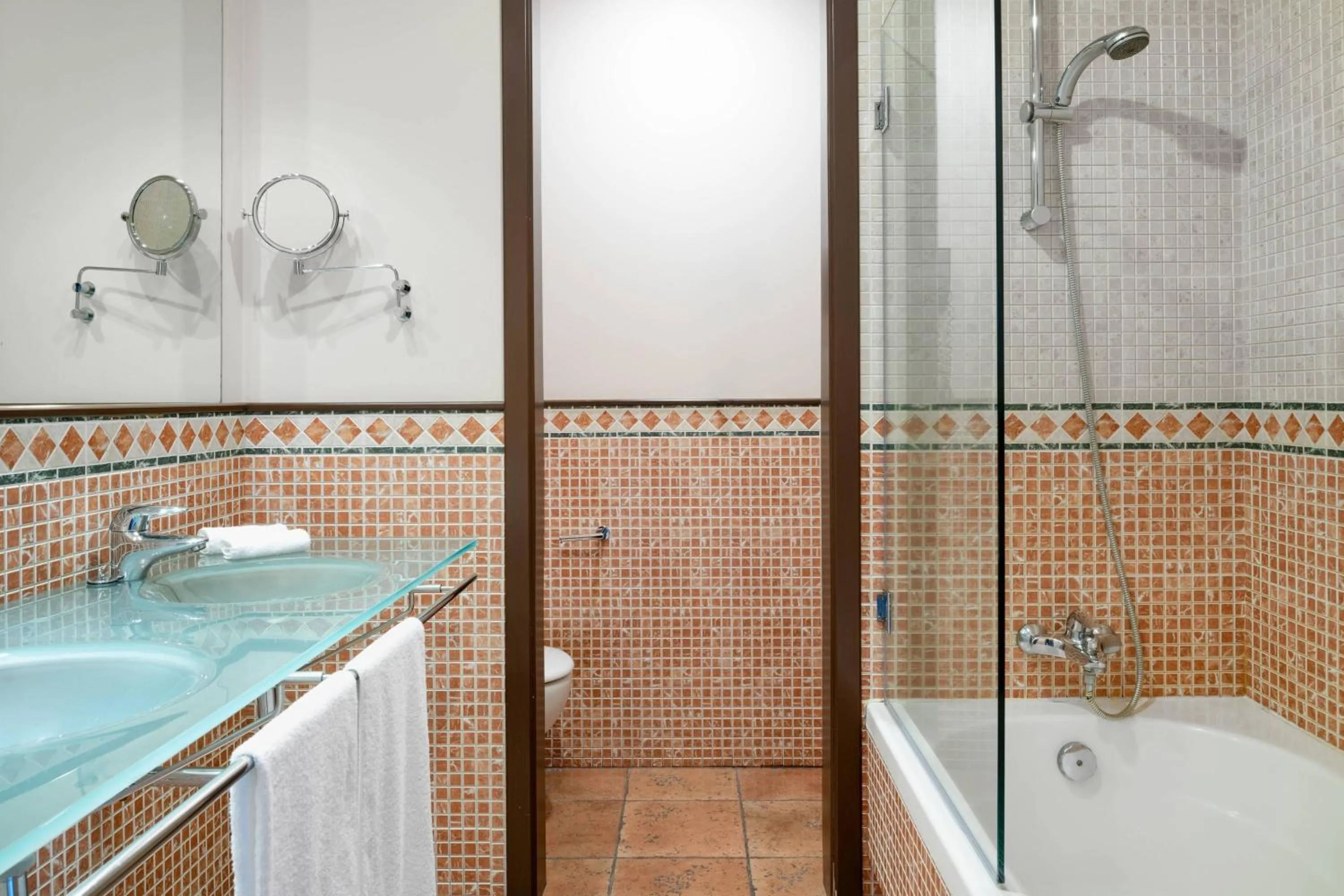 Bathroom in Hotel Palacio del Carmen, Autograph Collection