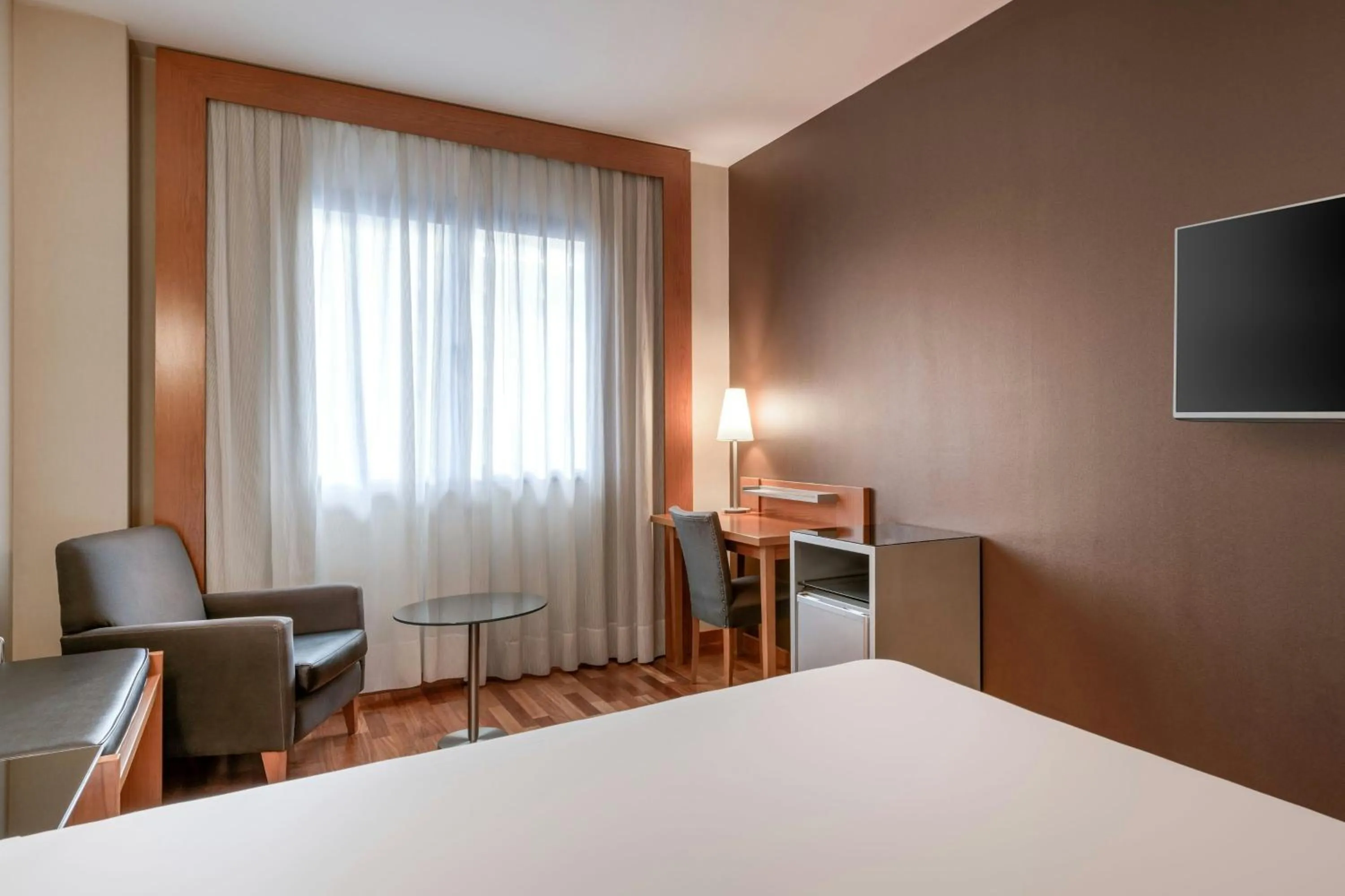 Photo of the whole room, Bed in AC Hotel León San Antonio by Marriott