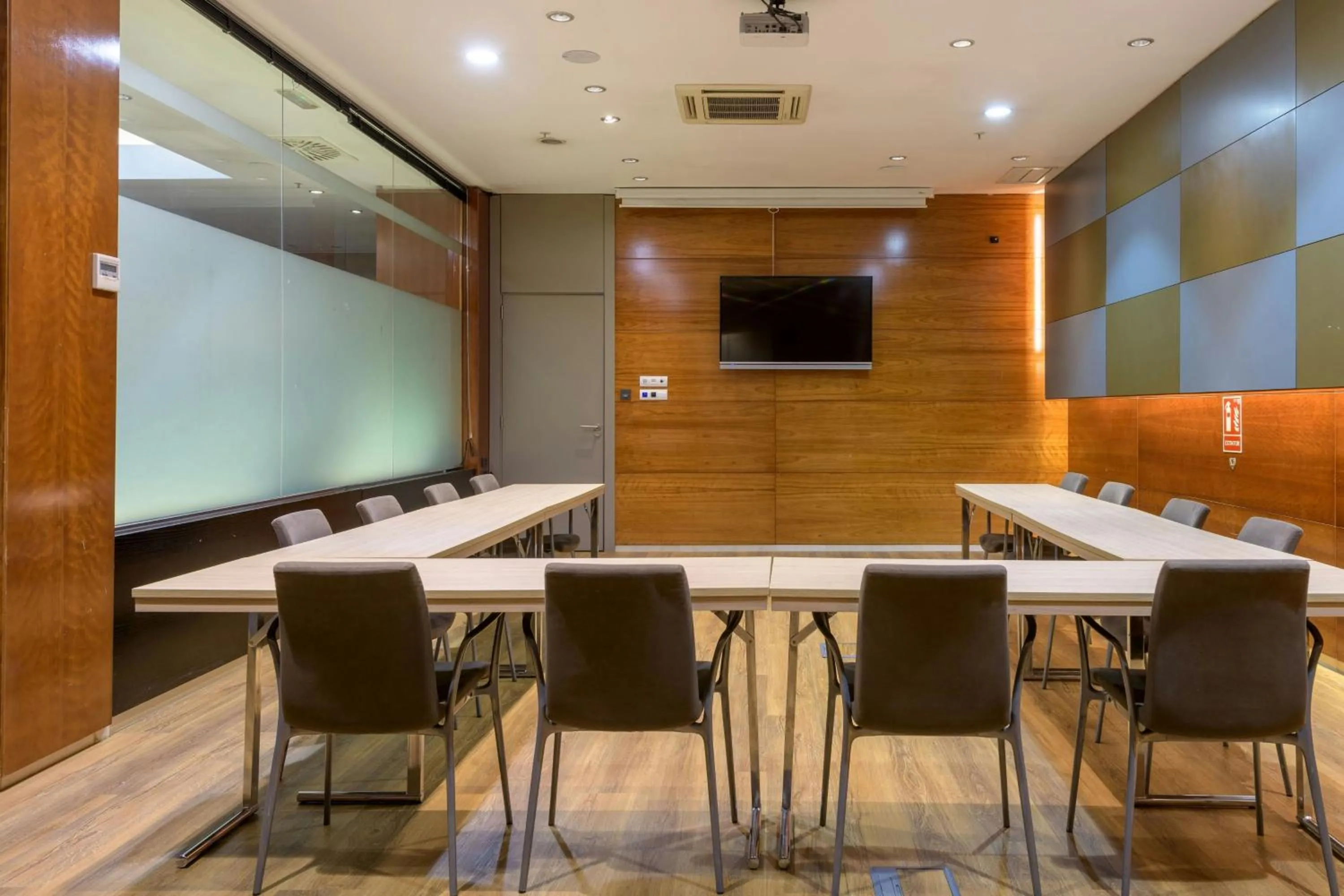 Meeting/conference room in AC Hotel León San Antonio by Marriott