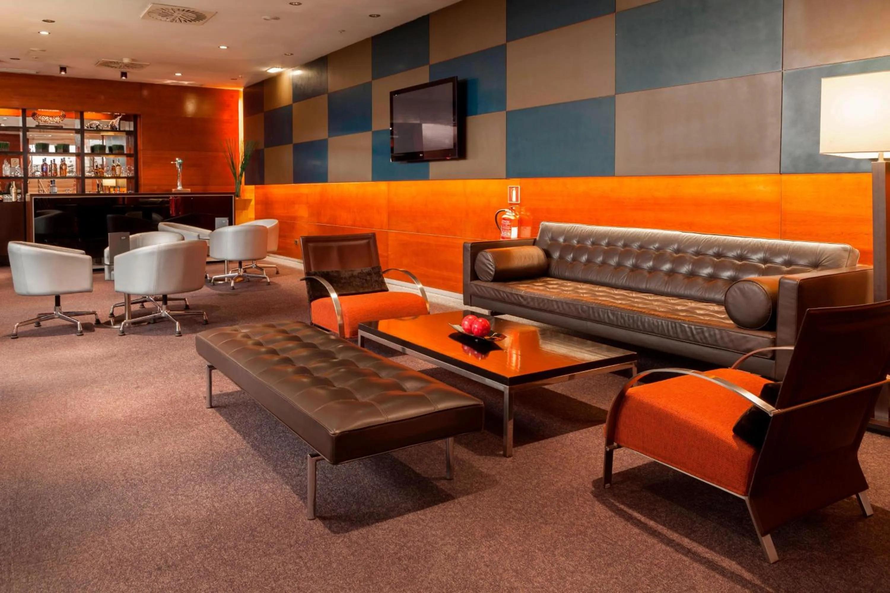 Lounge or bar in AC Hotel León San Antonio by Marriott