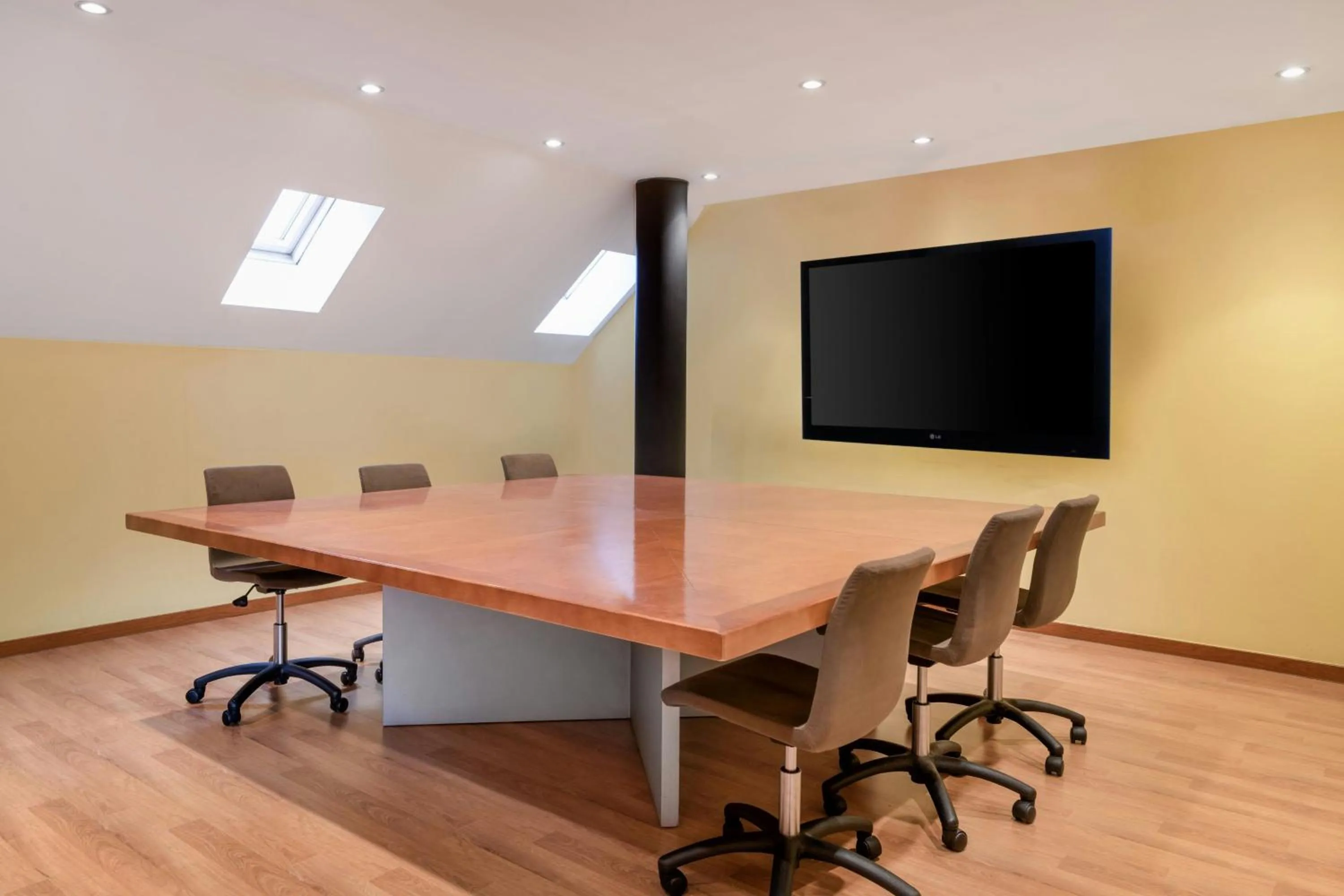 Meeting/conference room in AC Hotel León San Antonio by Marriott