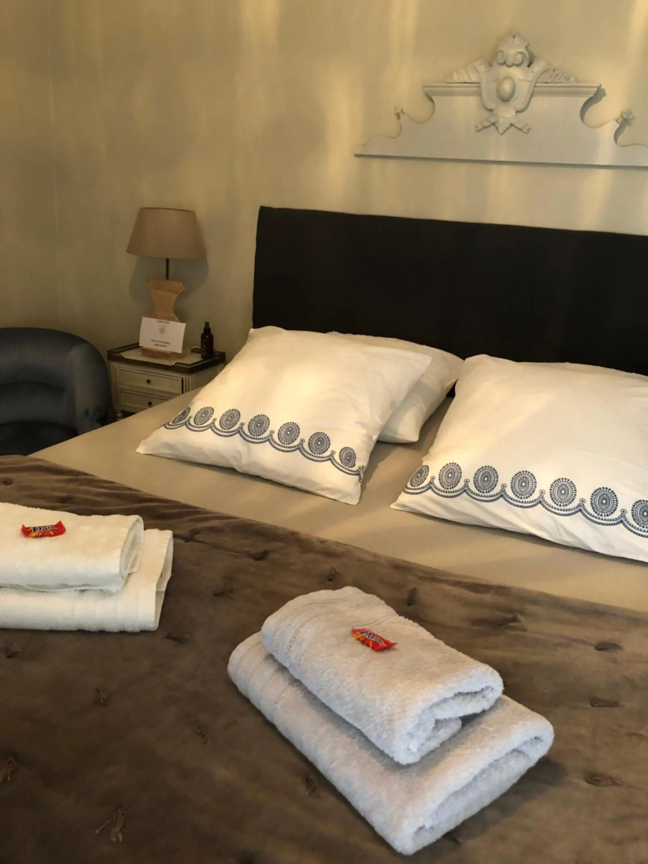 Bed in Au 16 Place Saint Louis