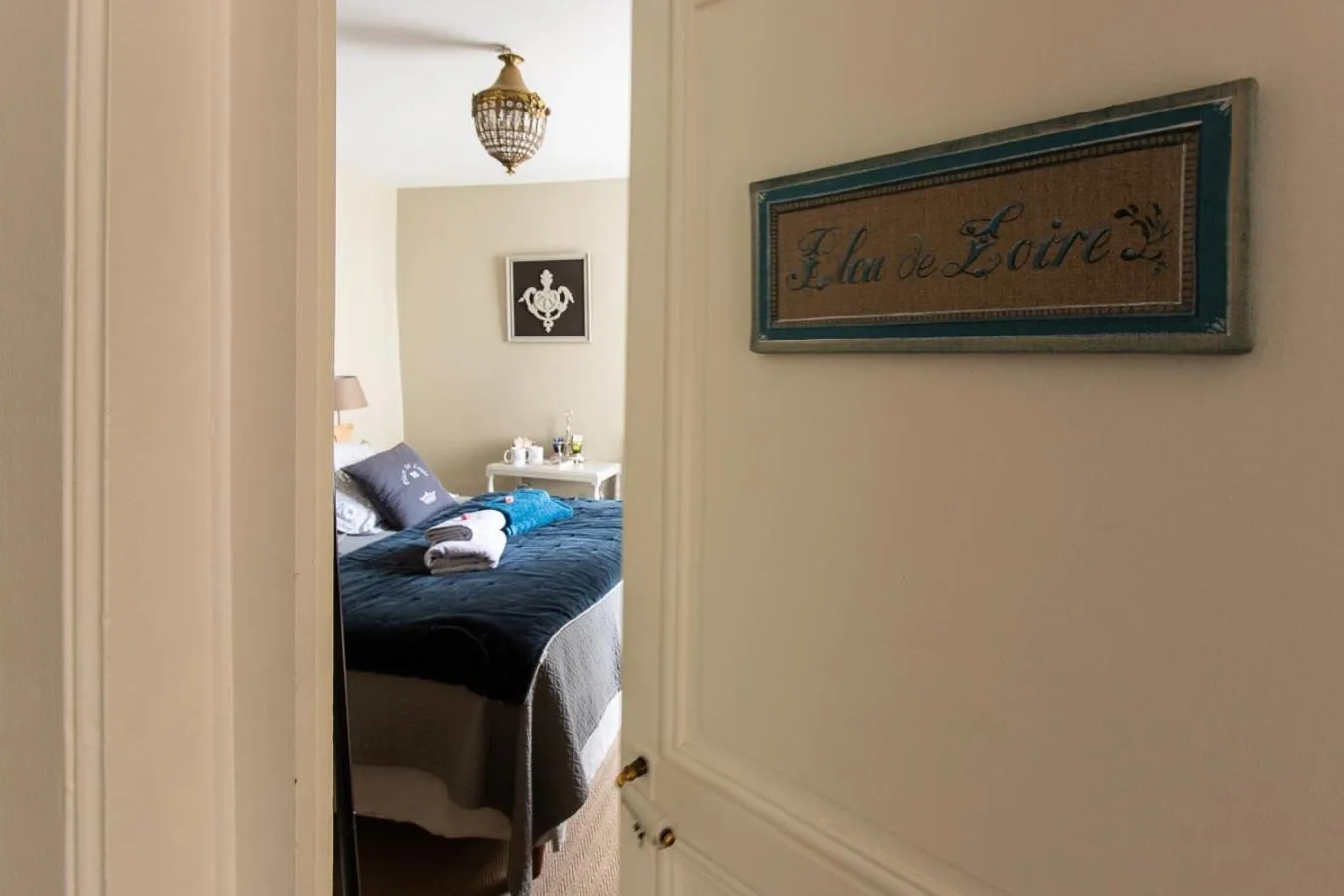 Bed in Au 16 Place Saint Louis