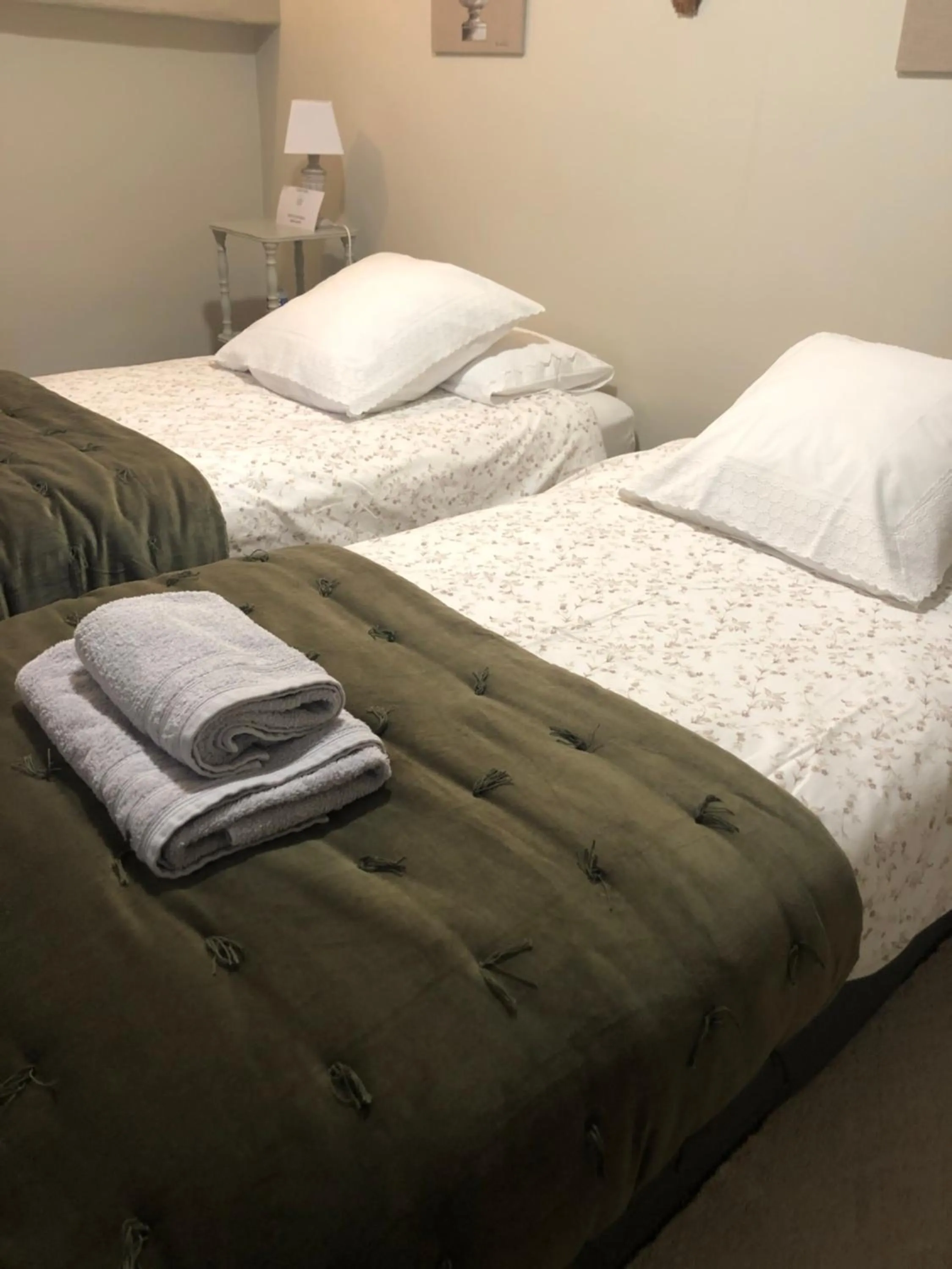 Bed in Au 16 Place Saint Louis