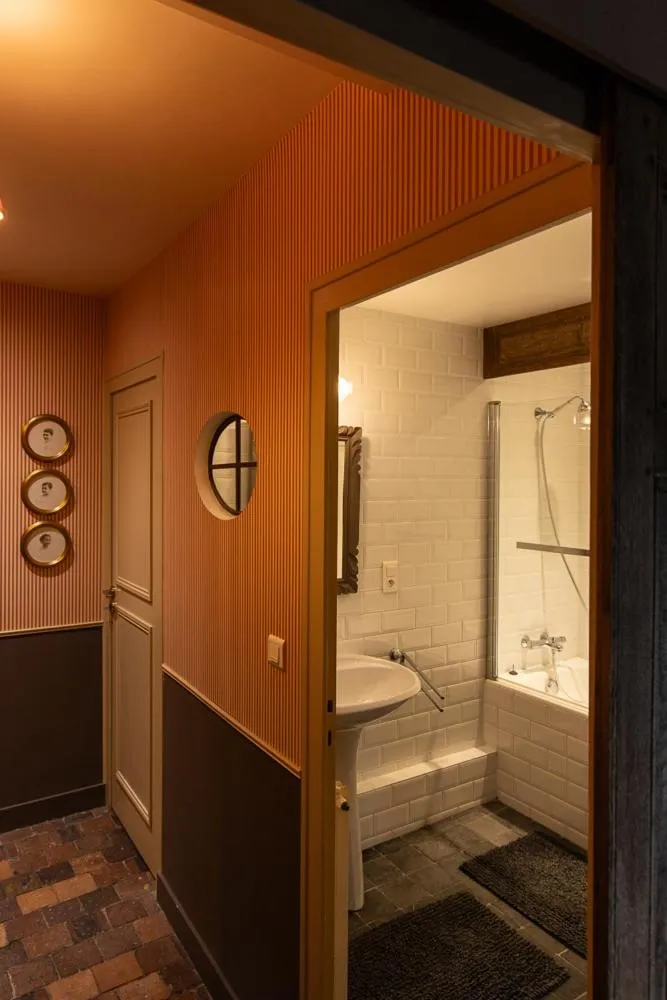 Au 16 Place Saint Louis