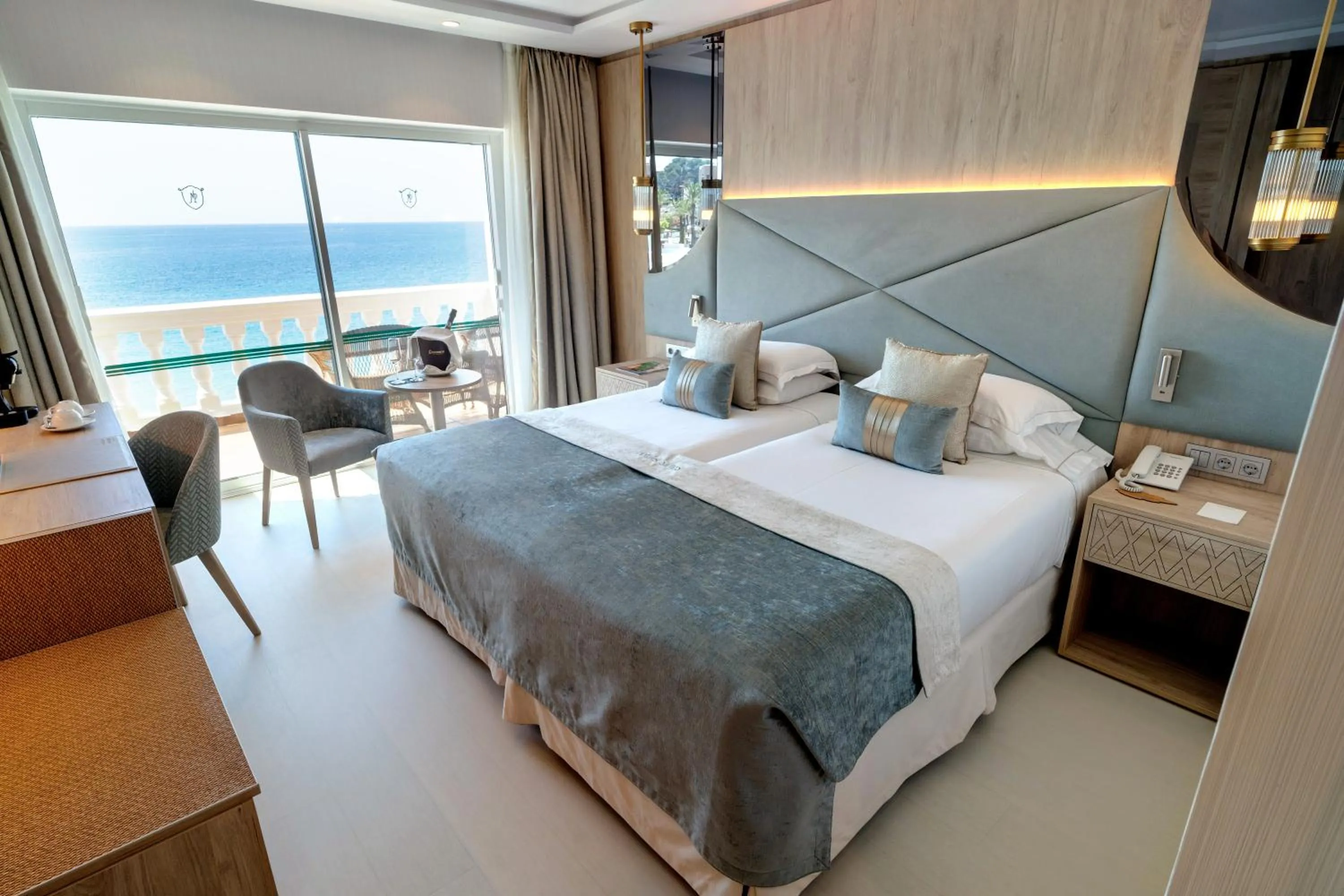 Bedroom, Bed in Nixe Palace