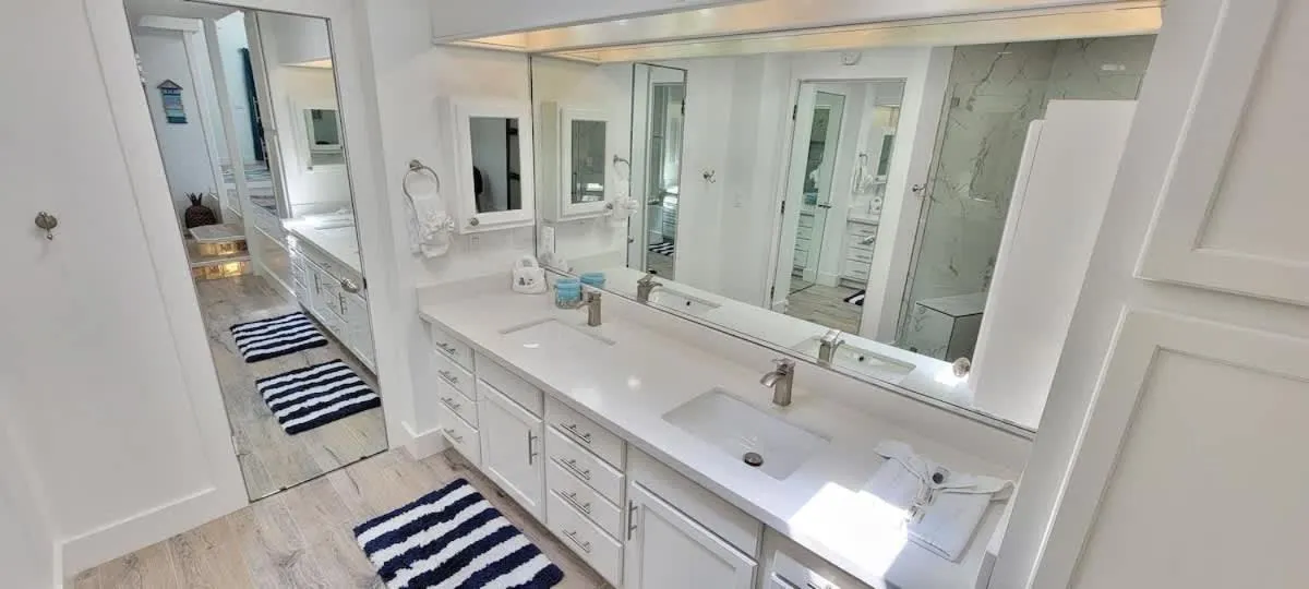 Photo of the whole room in Bahama Mama House