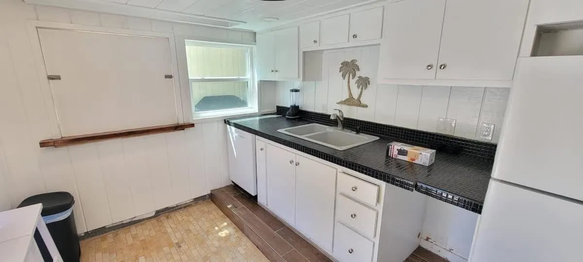 Kitchen or kitchenette in Bahama Mama House