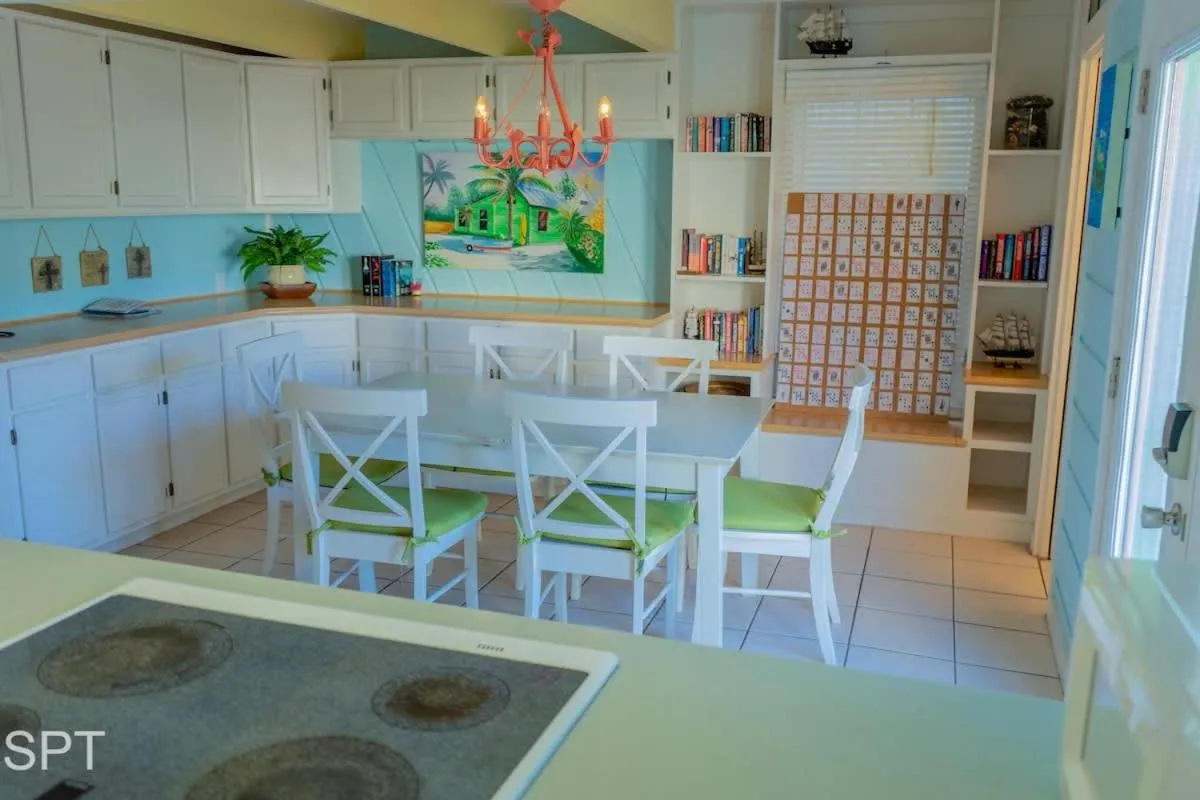 Dining area in Caribbean Vibes House
