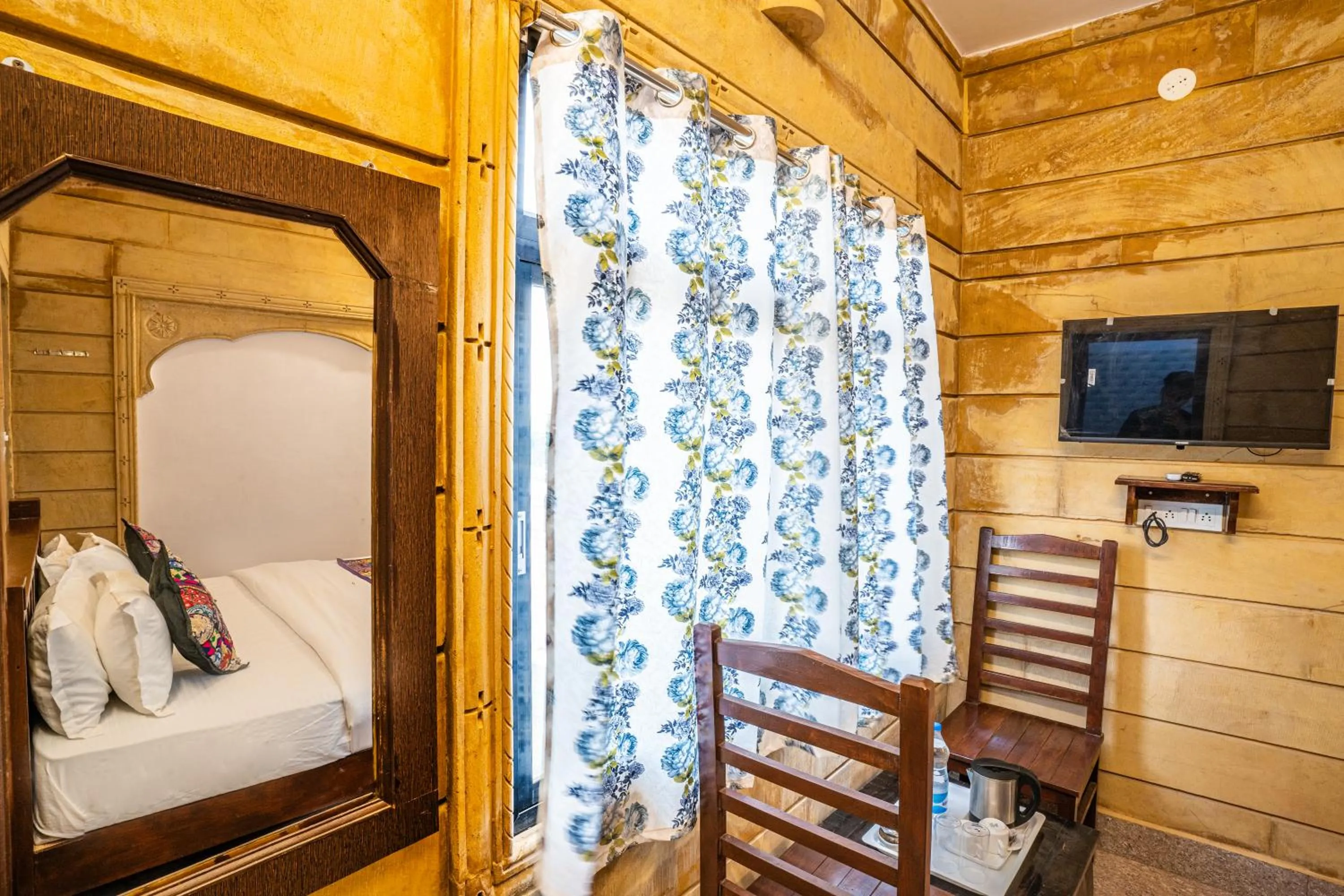 Shower, Bed in Relax Inn Jaisalmer