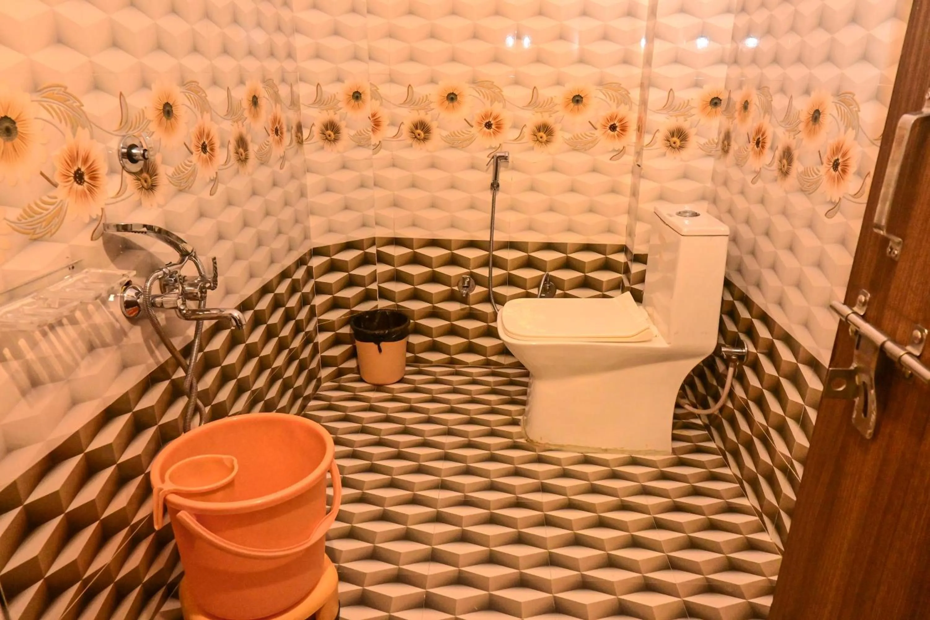 Shower in Relax Inn Jaisalmer