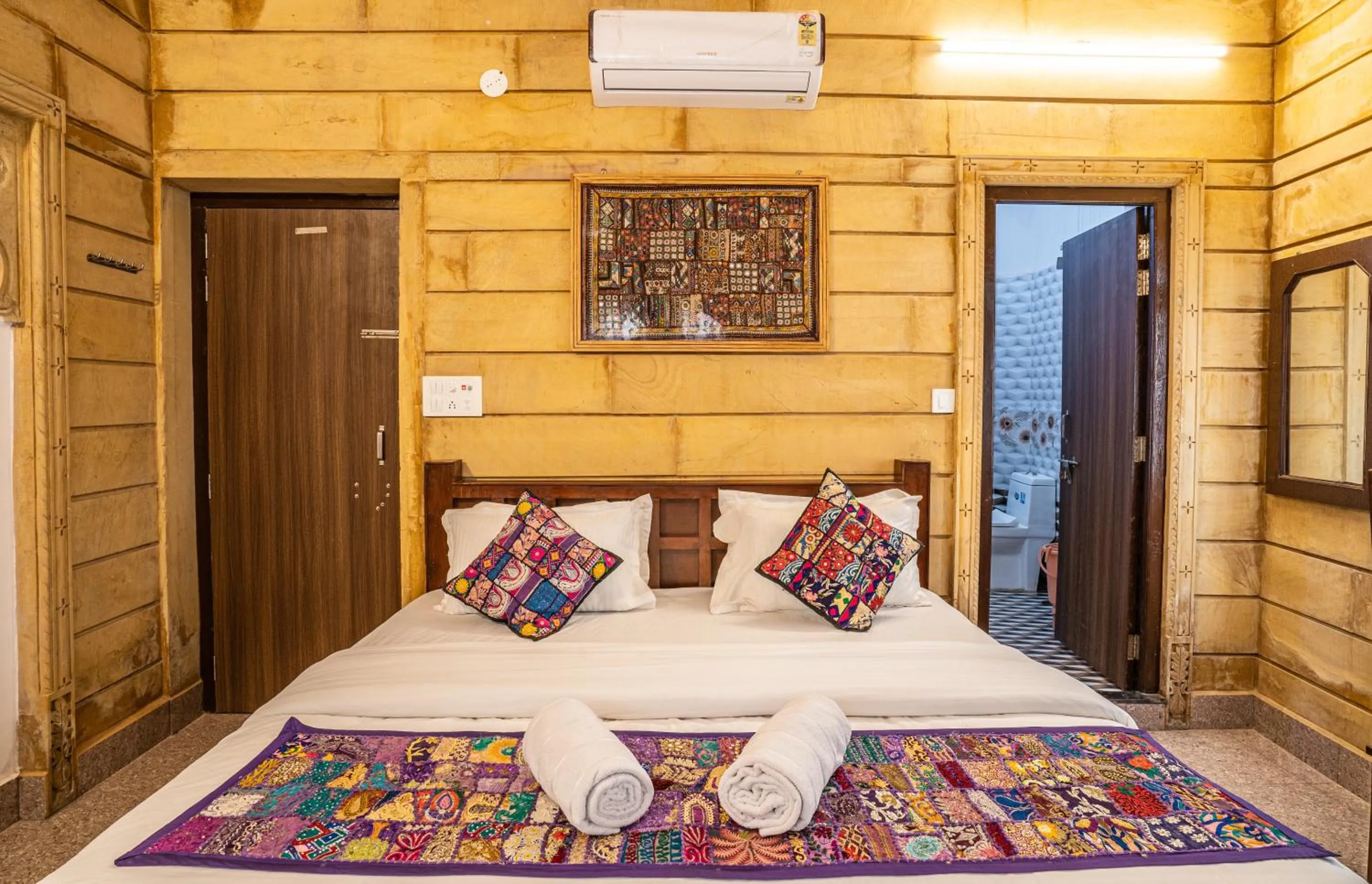 Shower, Bed in Relax Inn Jaisalmer