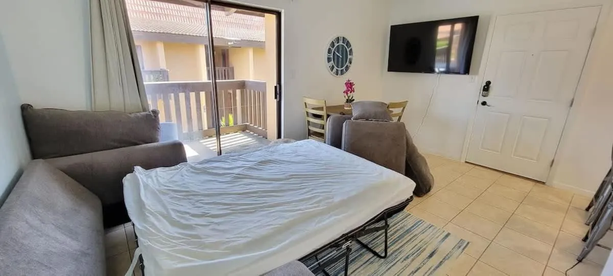 Bed in Tiki Condo 261