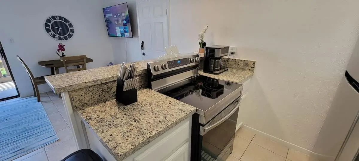 Kitchen or kitchenette in Tiki Condo 261