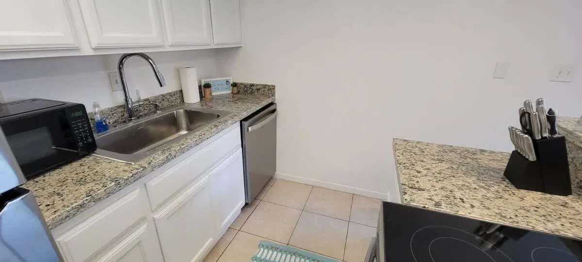 Kitchen or kitchenette in Tiki Condo 261