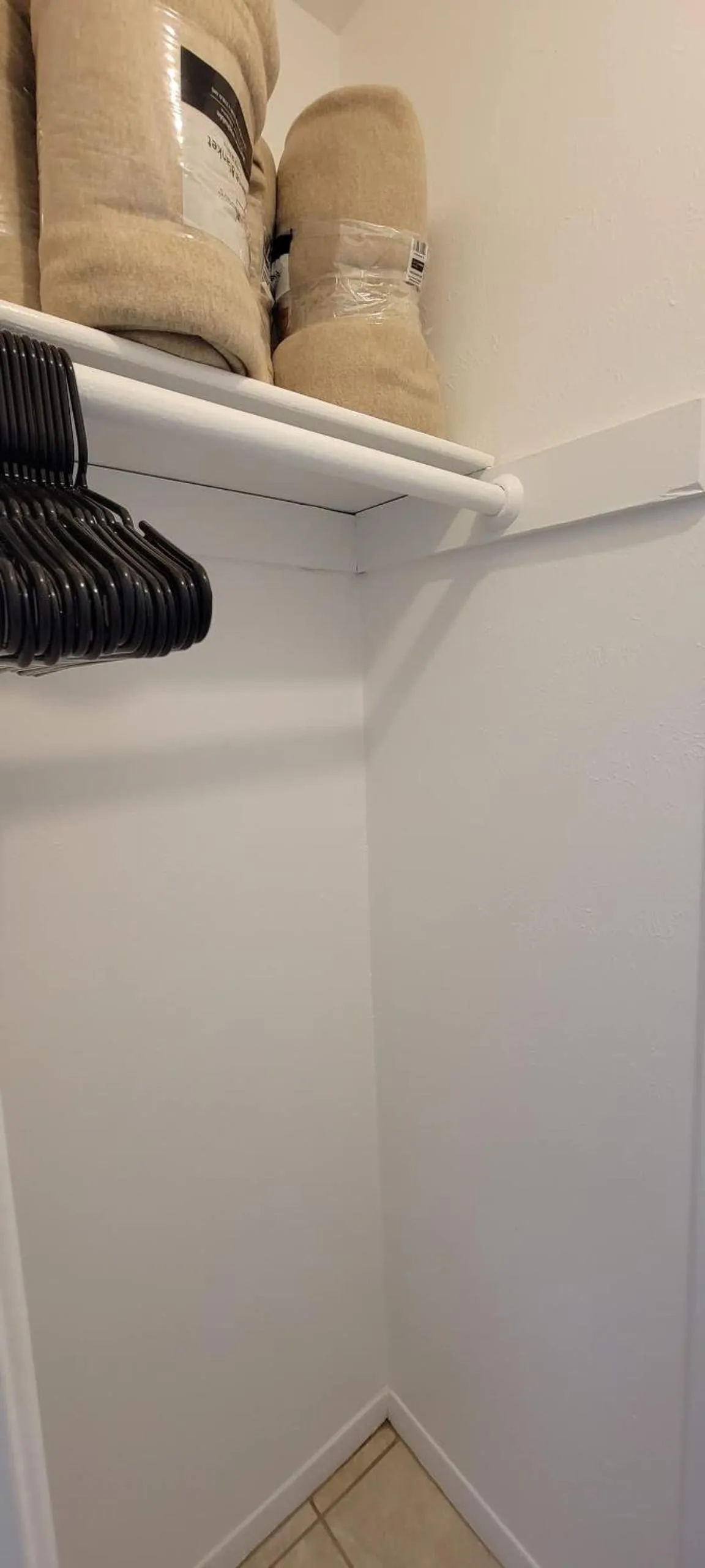 Photo of the whole room in Tiki Condo 261