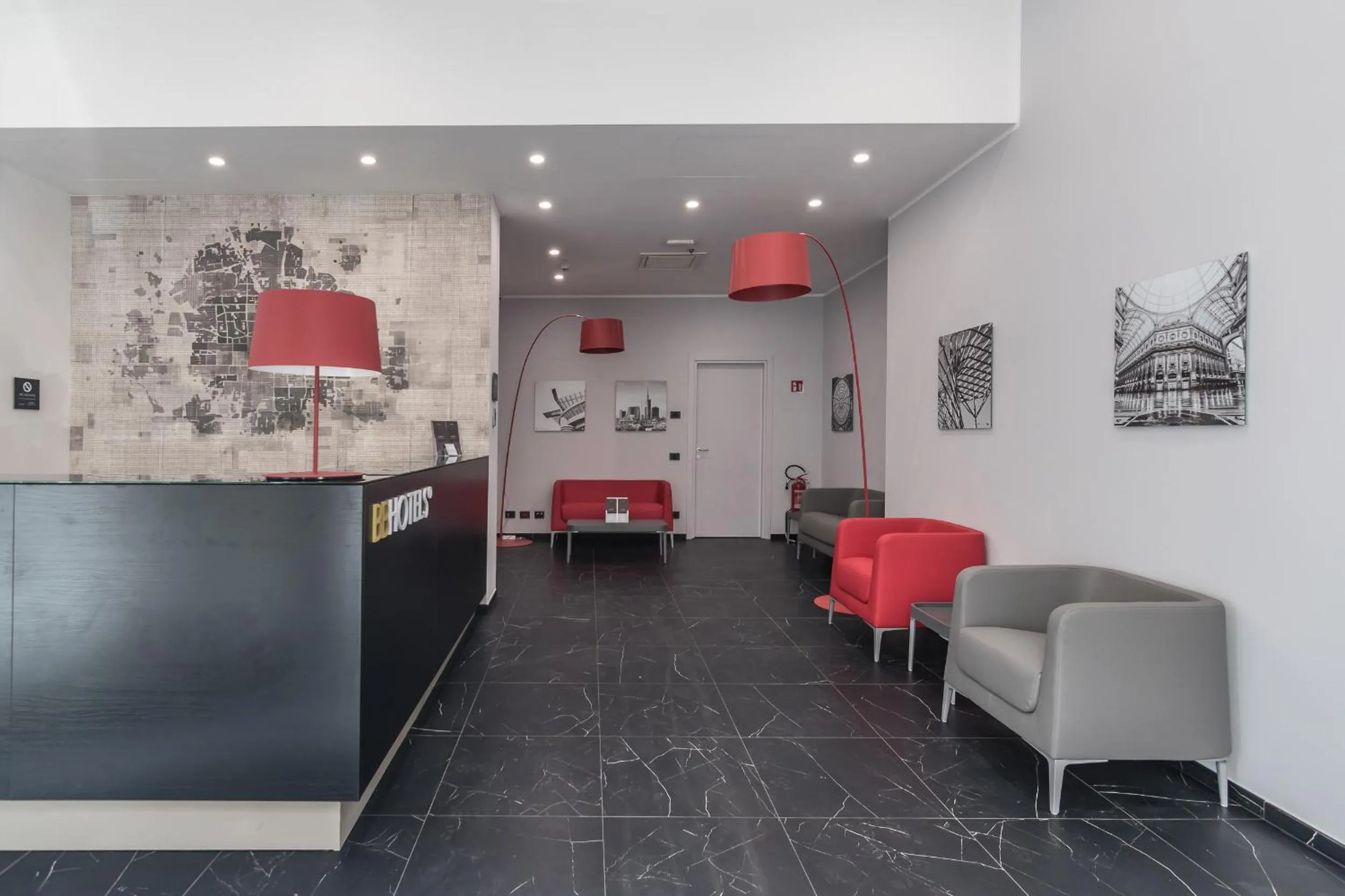 Lobby or reception in BB Hotels Smarthotel Duomo