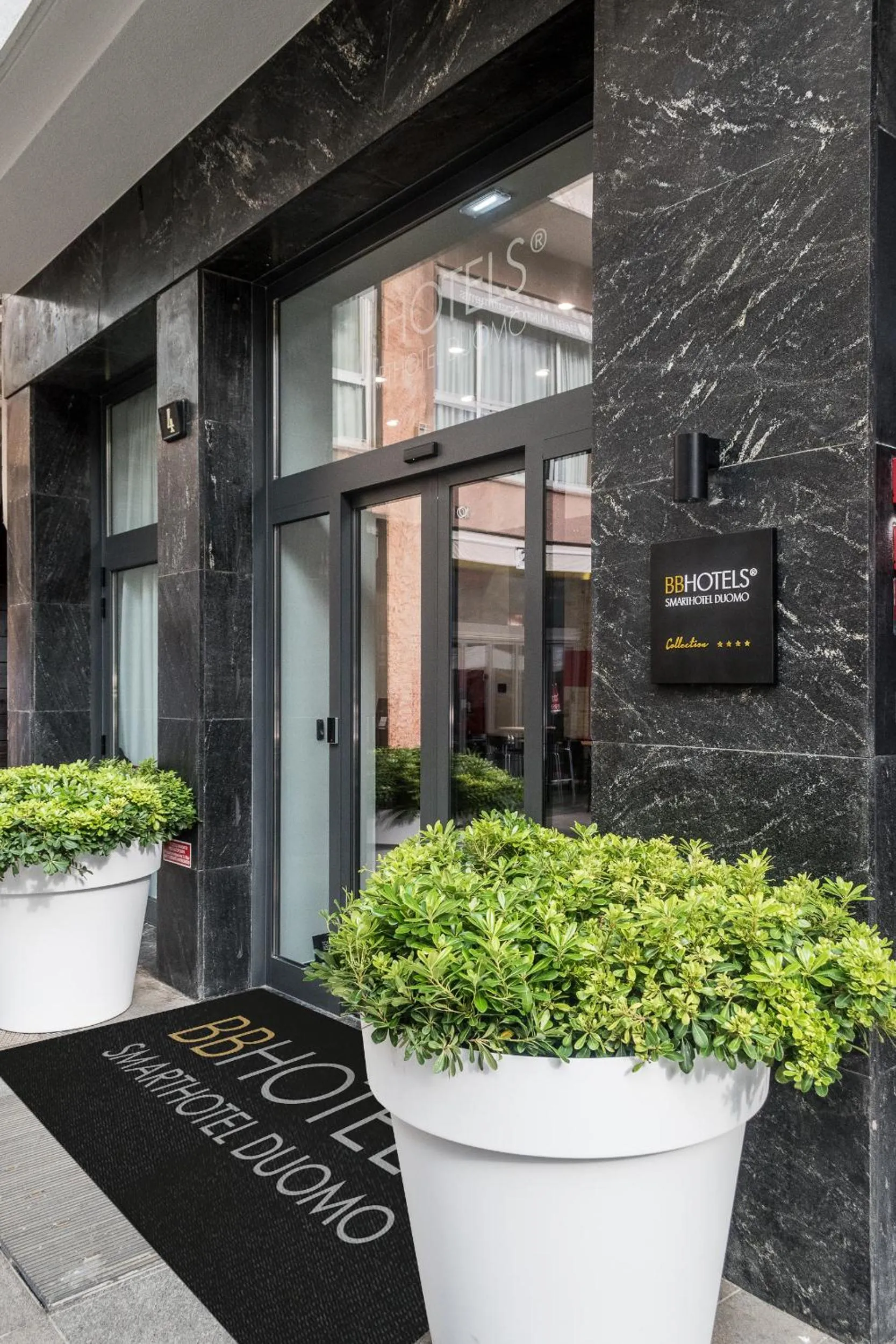 Property building in BB Hotels Smarthotel Duomo