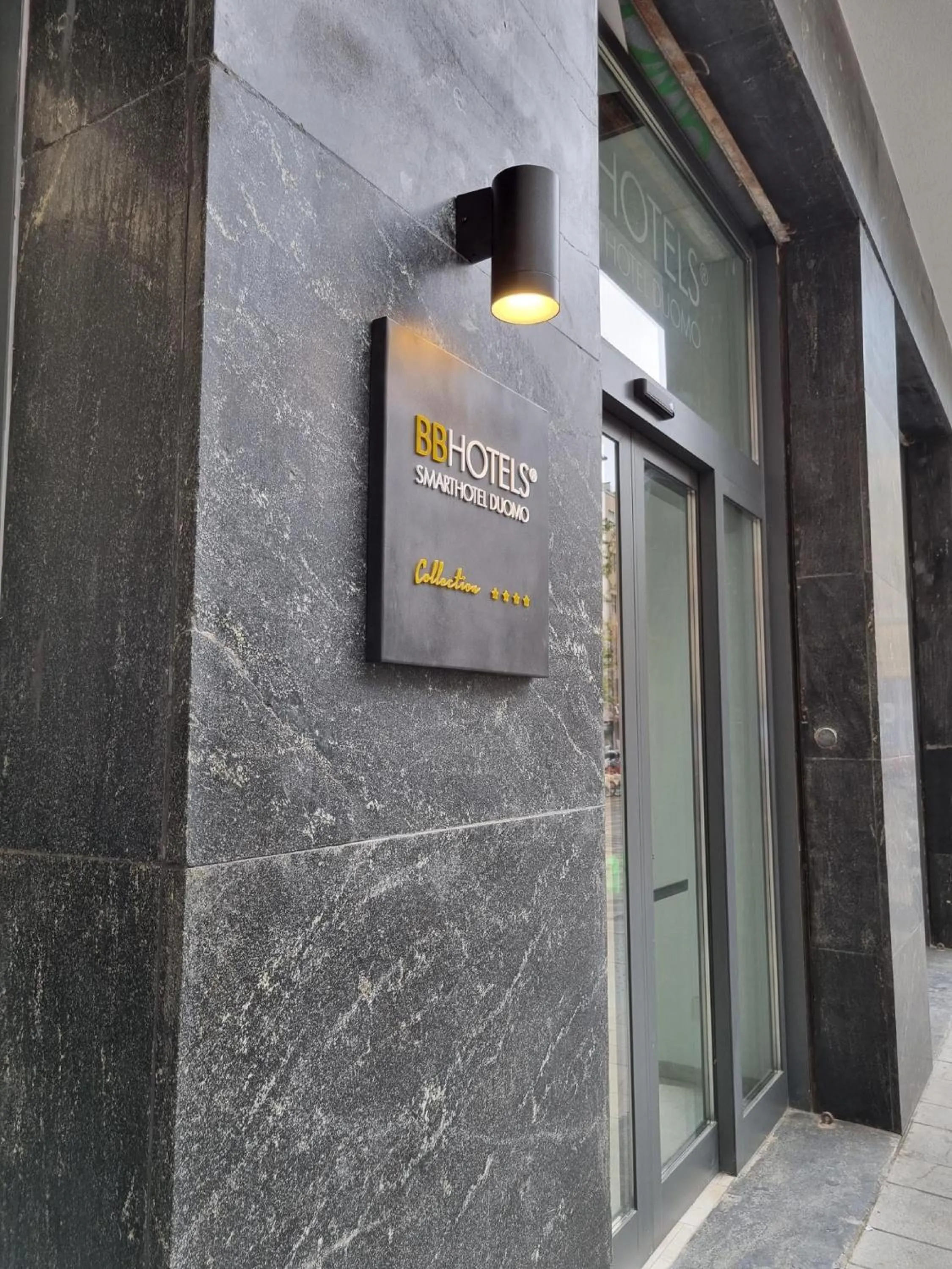 Facade/entrance in BB Hotels Smarthotel Duomo