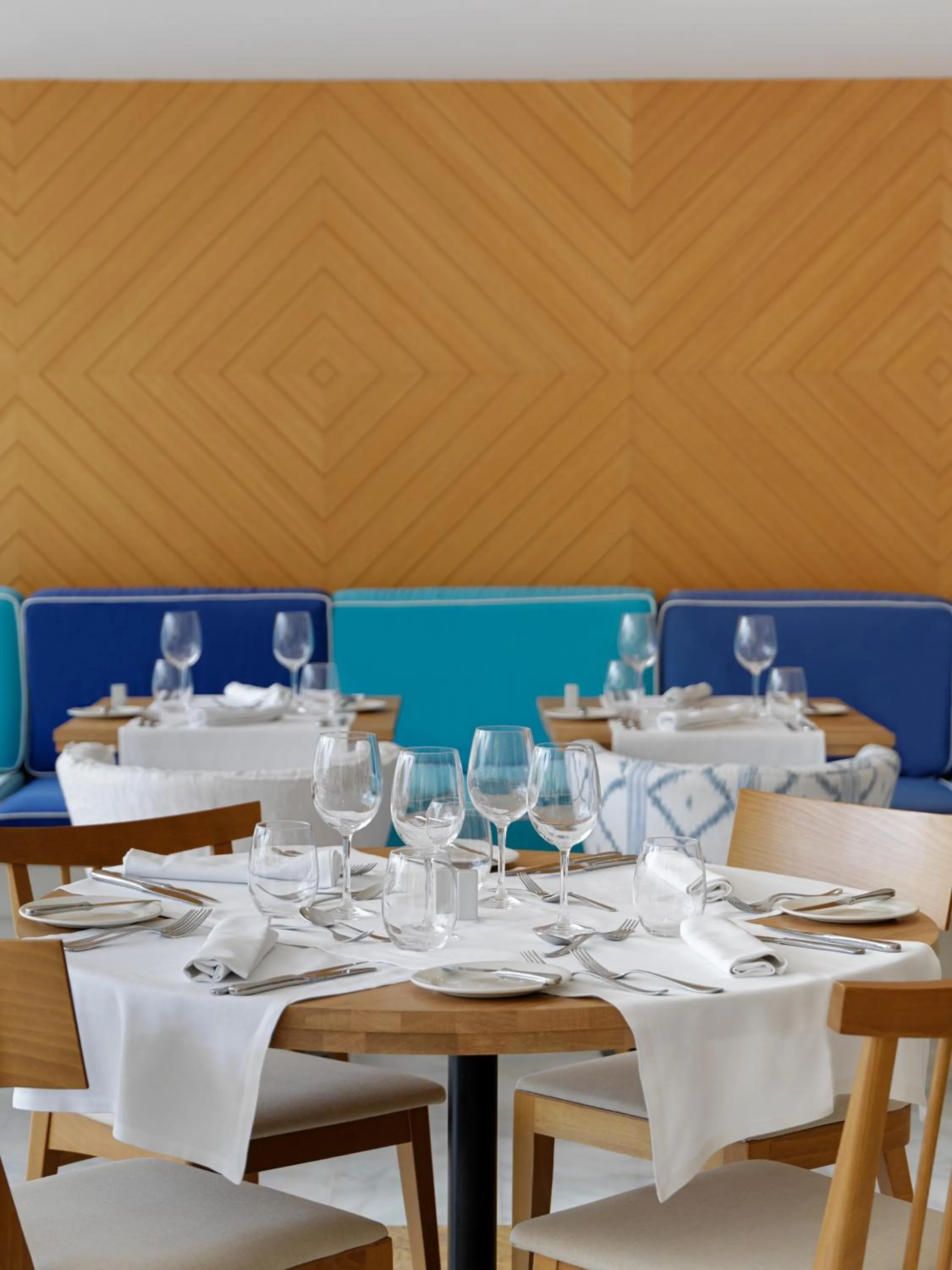 Restaurant/places to eat in Boutique Hotel H10 Blue Mar - Adults Only