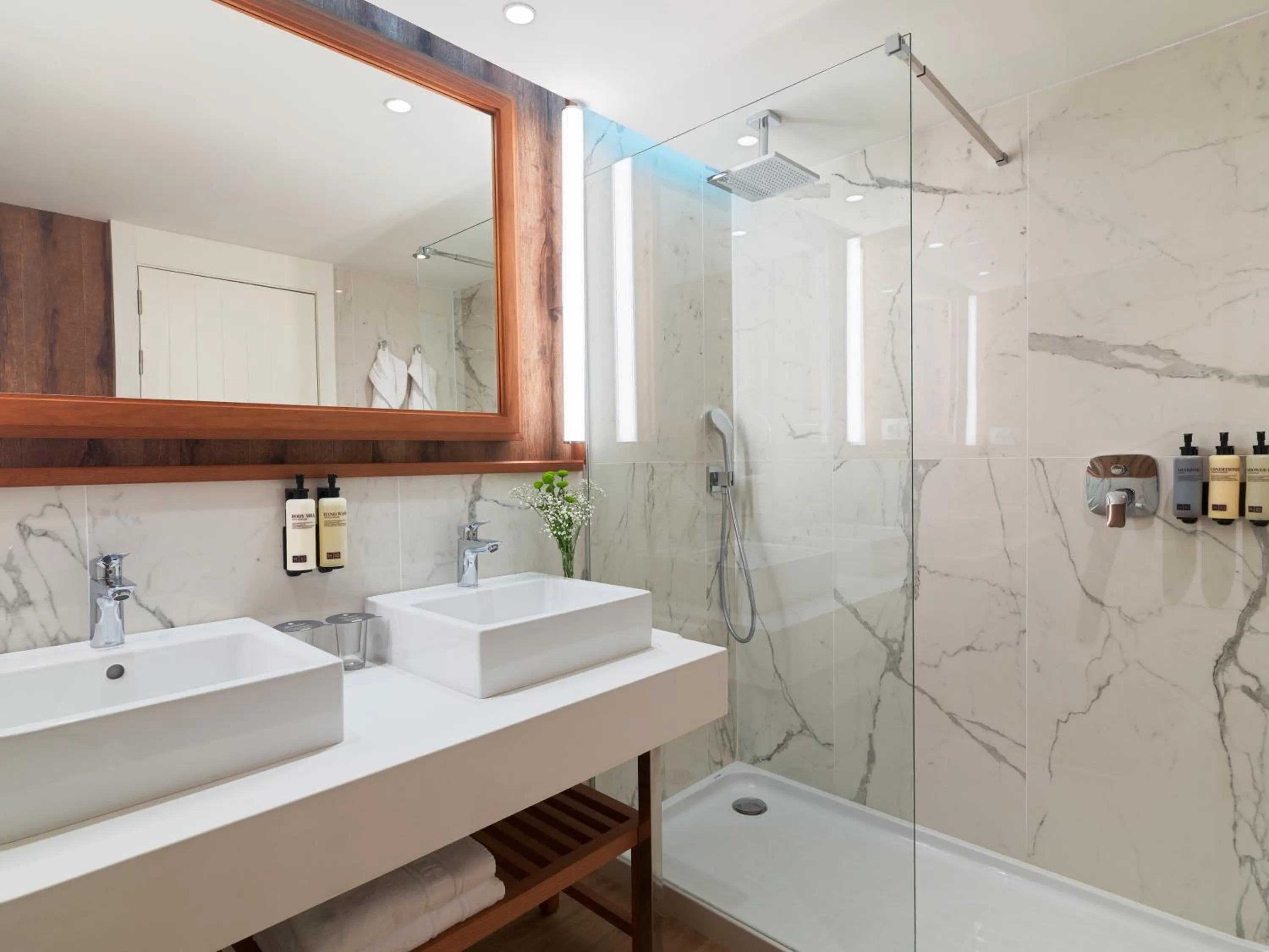 Bathroom in Boutique Hotel H10 Blue Mar - Adults Only