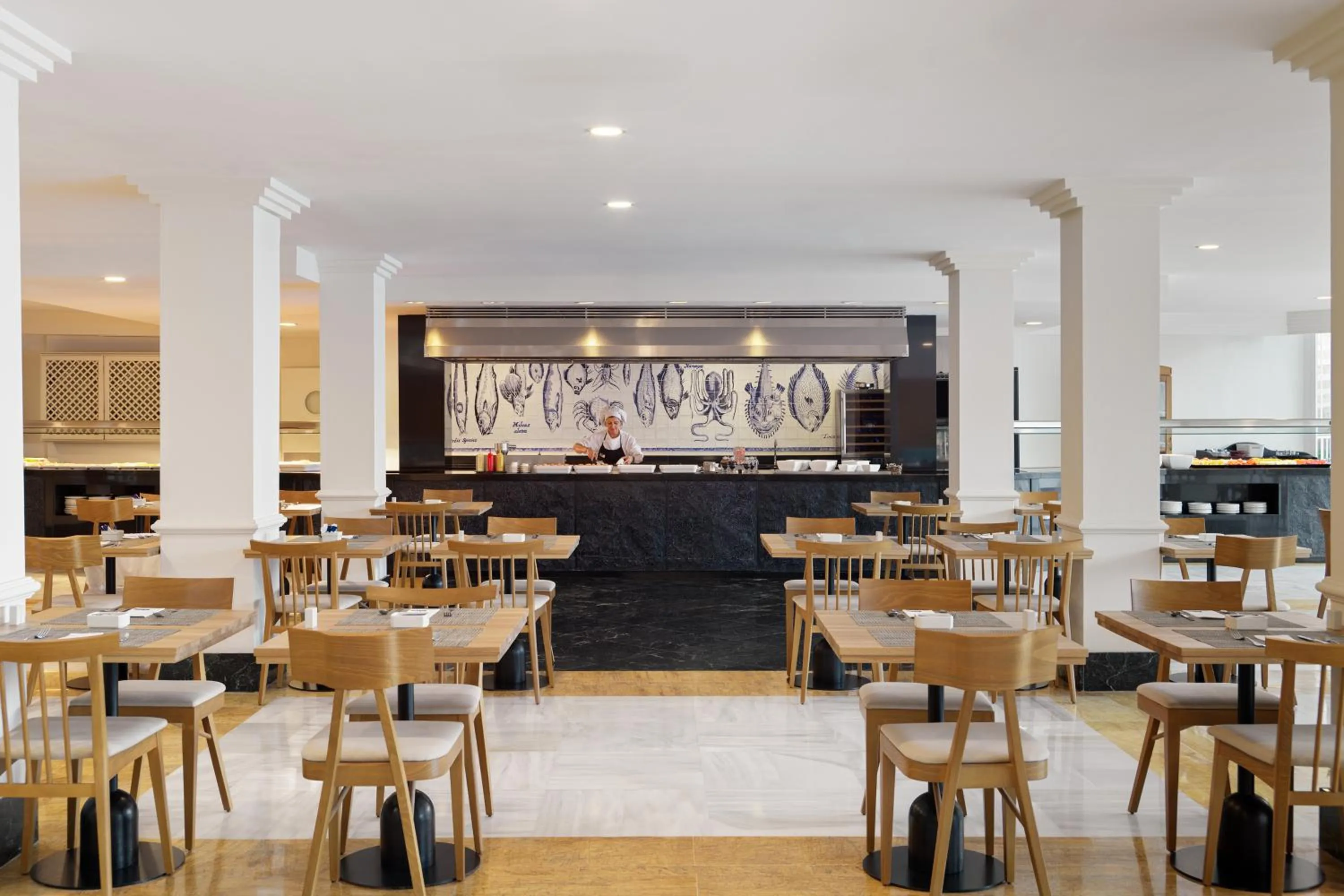 Restaurant/places to eat in Boutique Hotel H10 Blue Mar - Adults Only