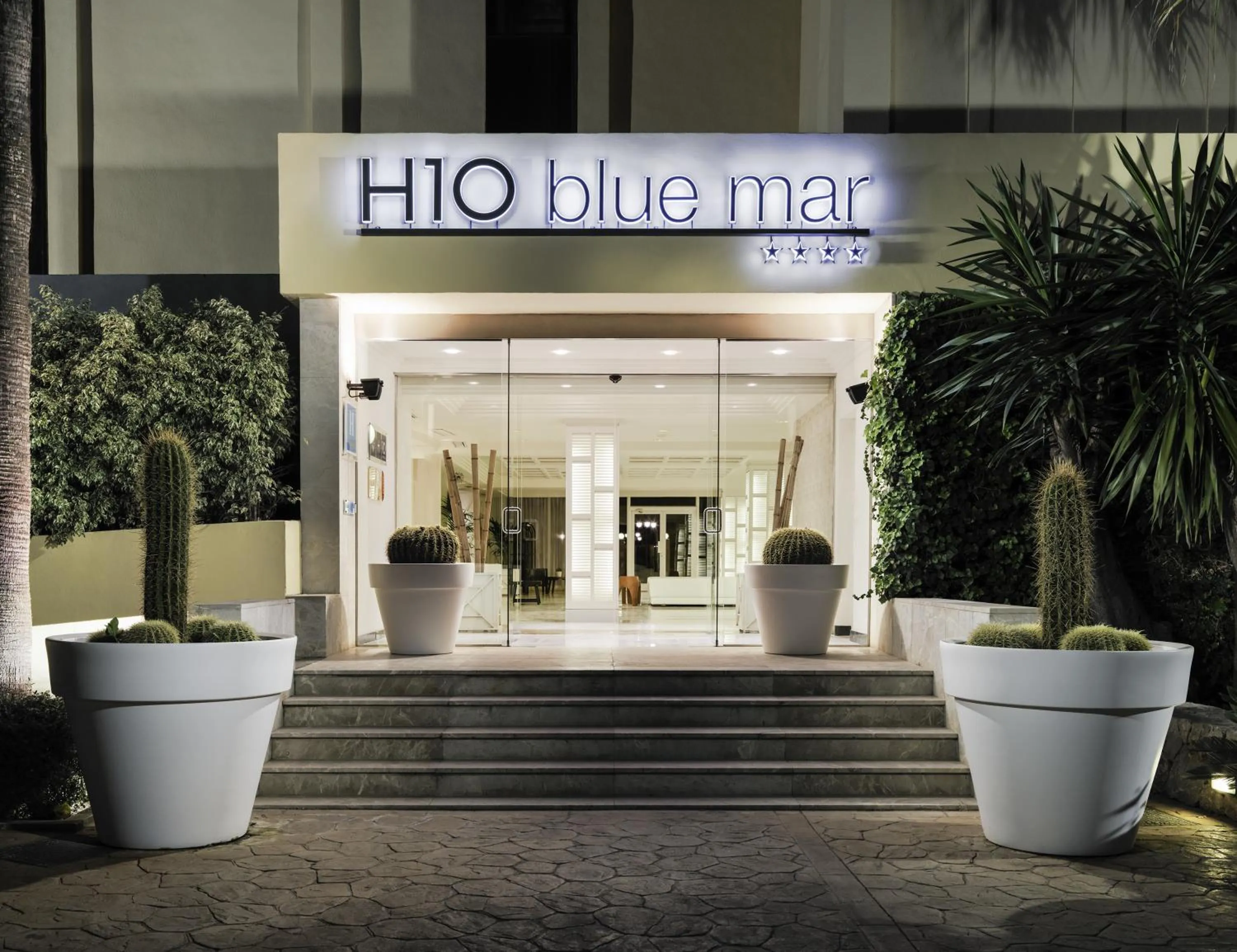 Facade/entrance in Boutique Hotel H10 Blue Mar - Adults Only