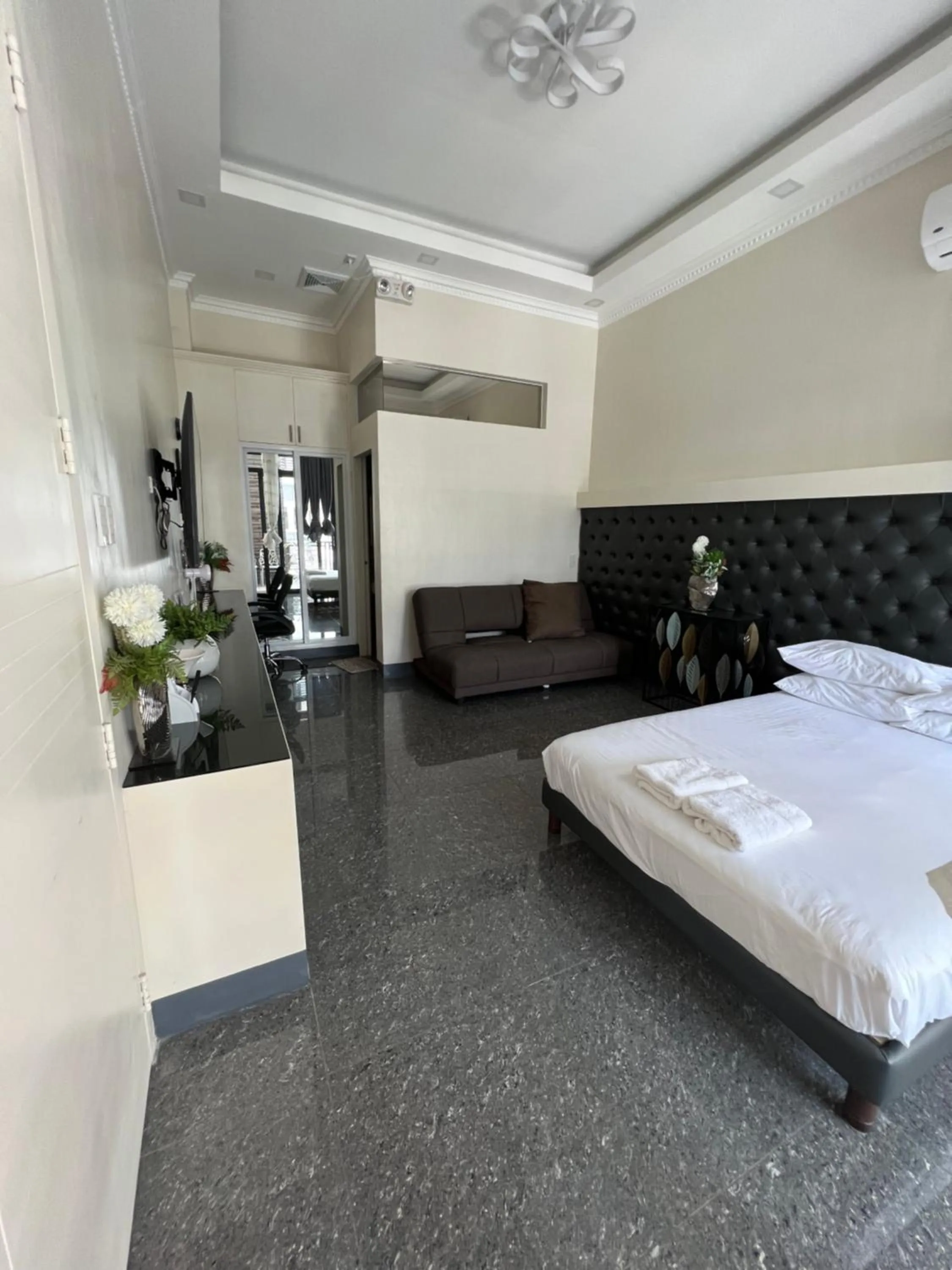 Bed in Dampa Poolside Events & Accommodation