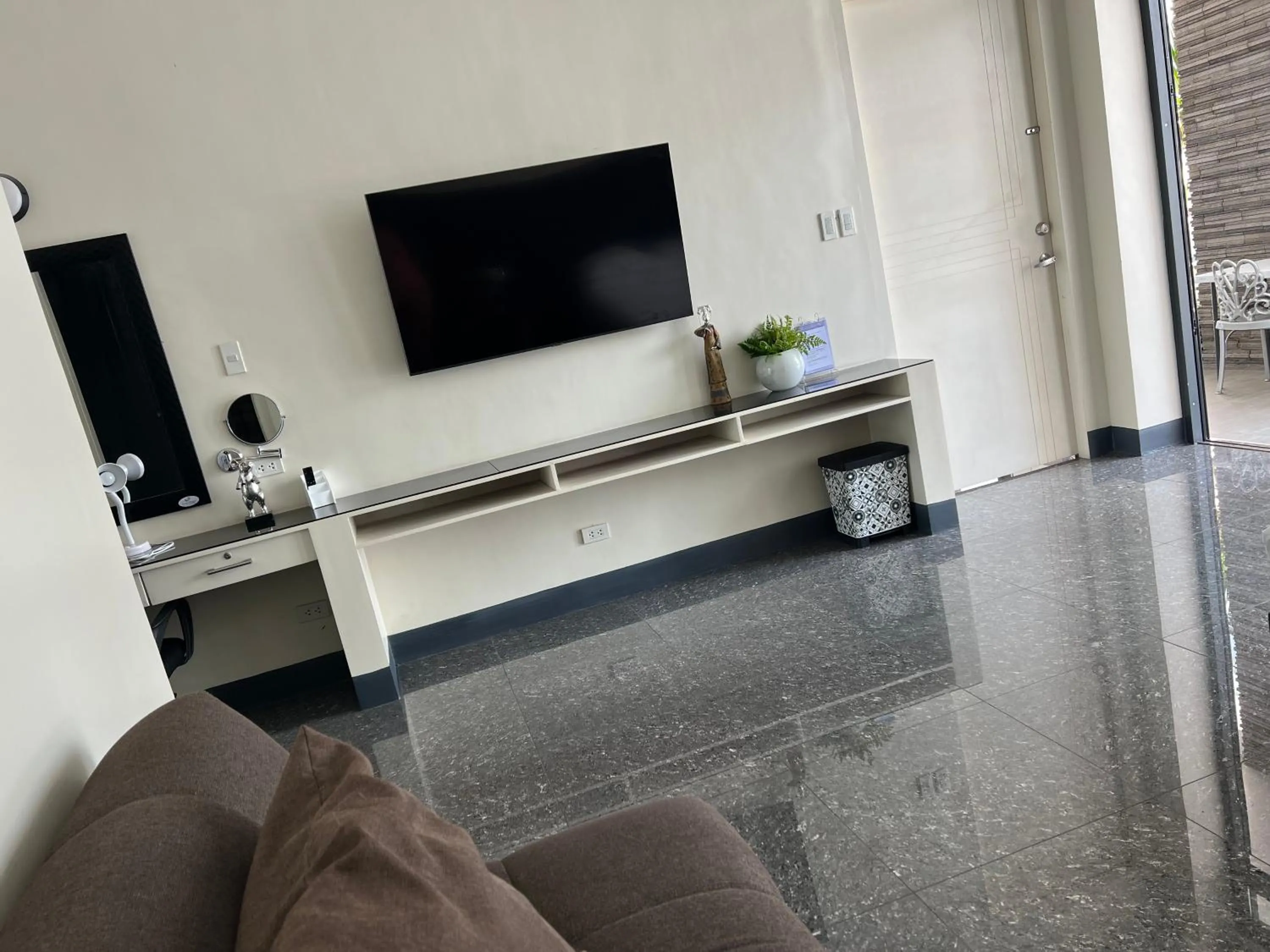 TV and multimedia in Dampa Poolside Events & Accommodation