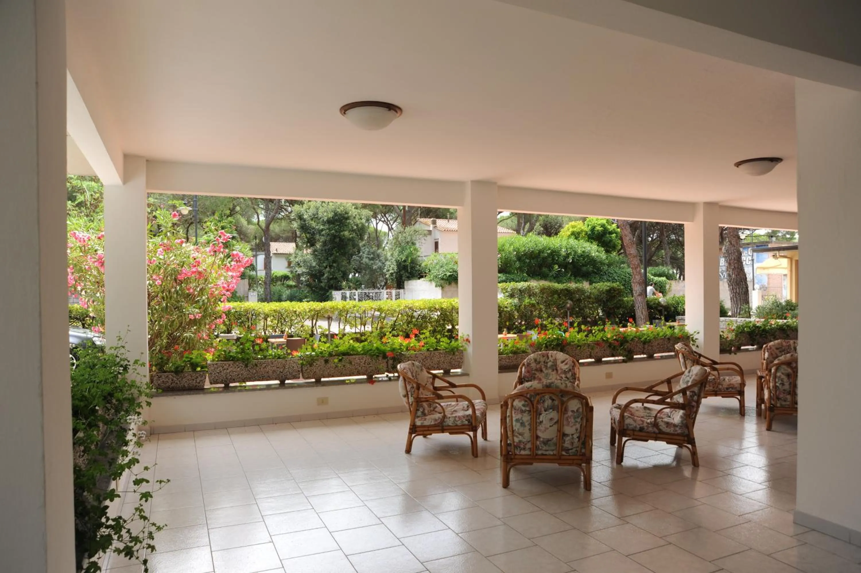 Communal lounge/ TV room in Hotel Lilly