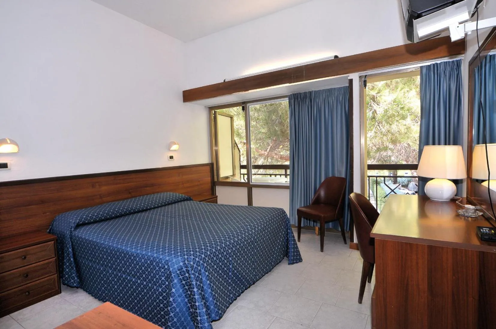 Photo of the whole room, Bed in Hotel Lilly