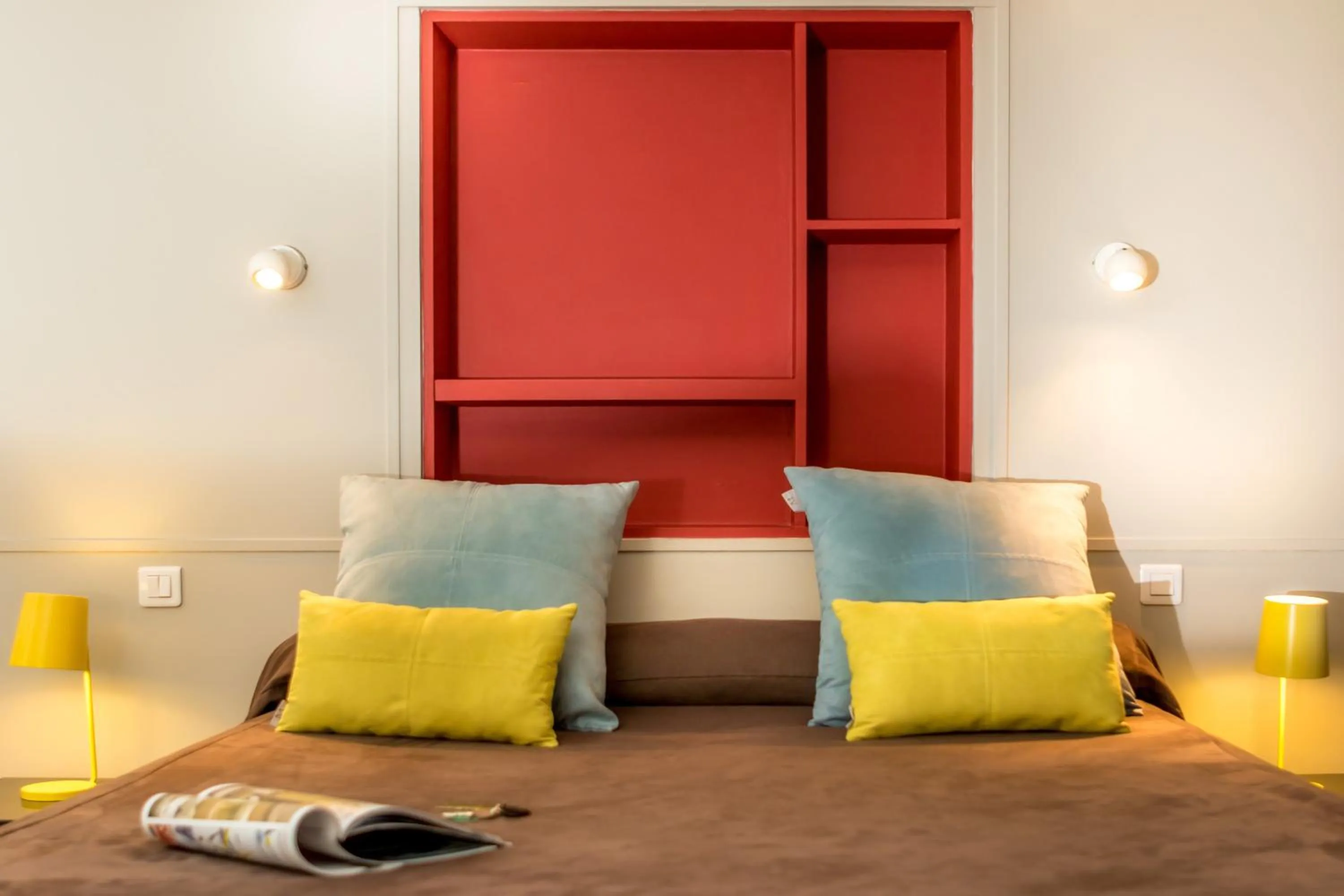 Bedroom, Bed in Hotel le Corbusier