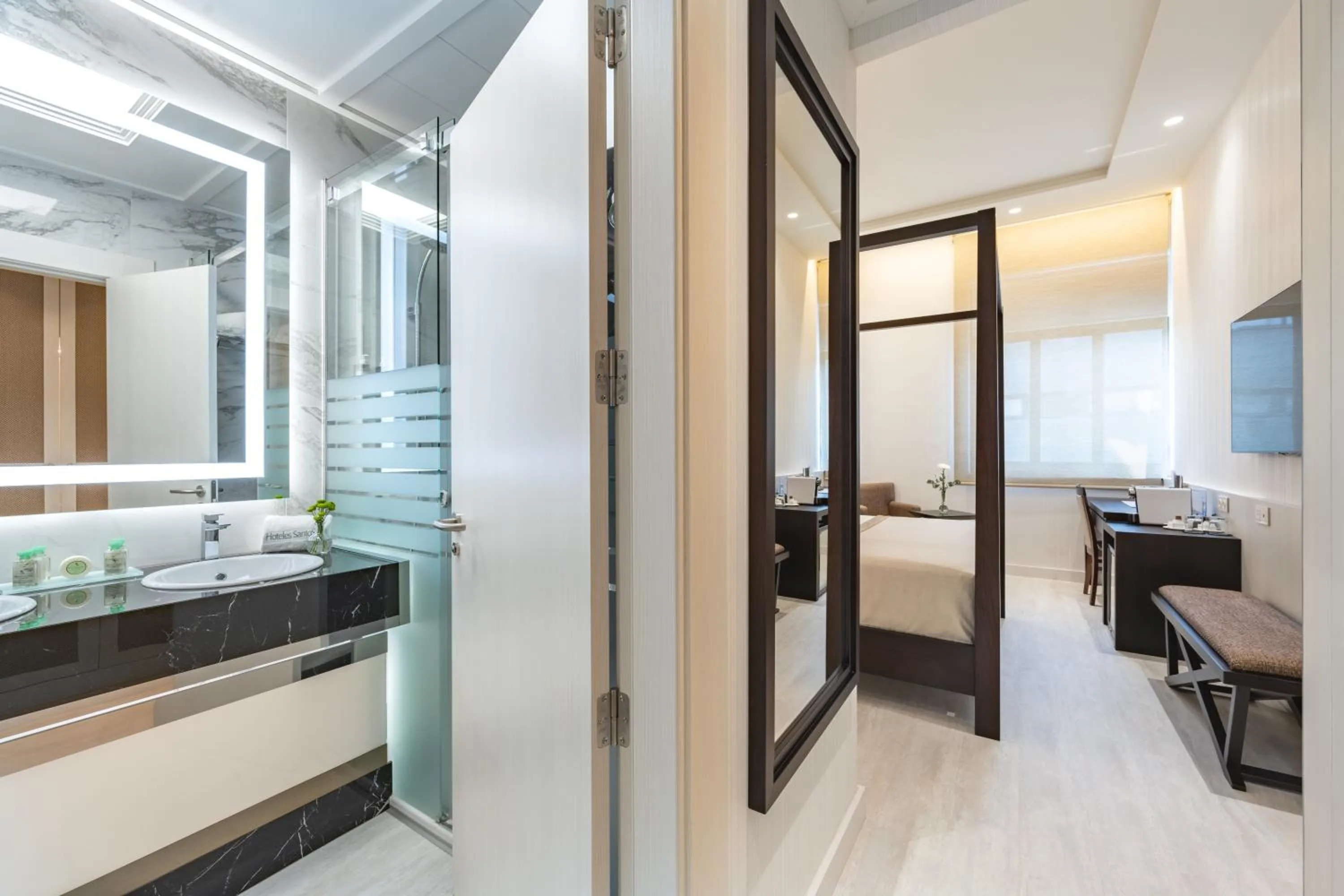 Bathroom, Bed in Hotel Saray