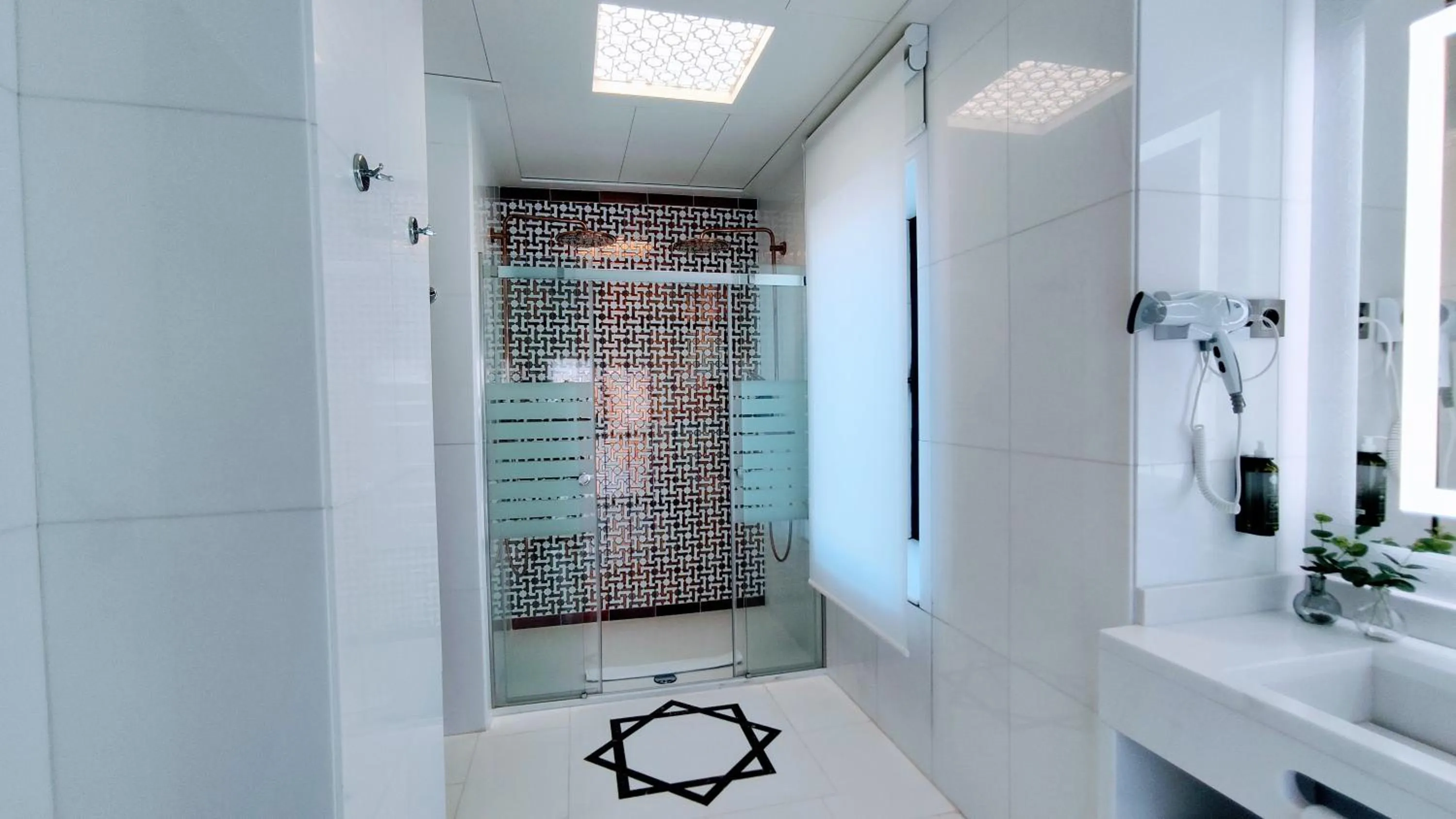 Shower in Hotel Saray