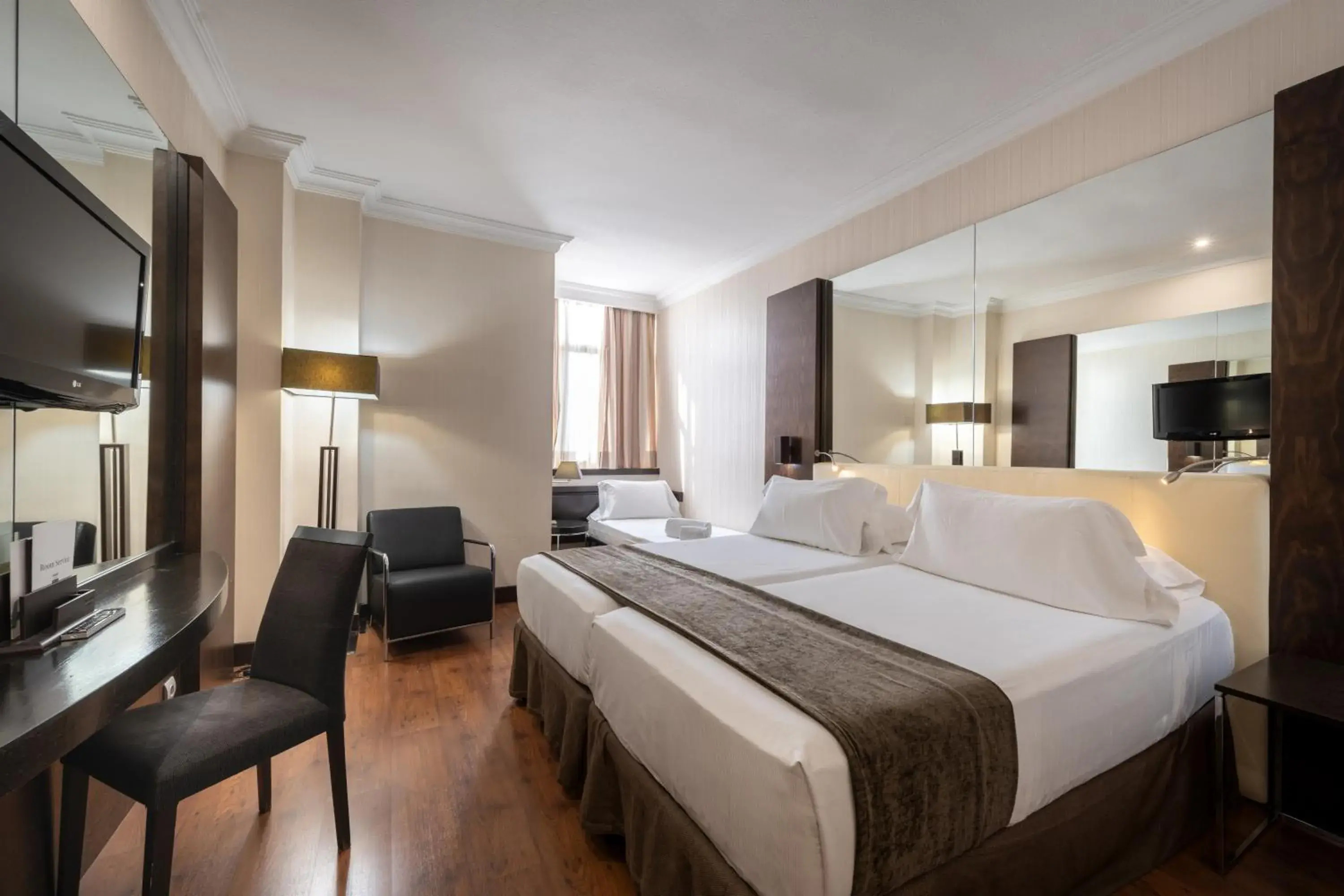 Triple Room (3 Adults) in Hotel Saray Triple Room (3 Adults) in Hotel Saray