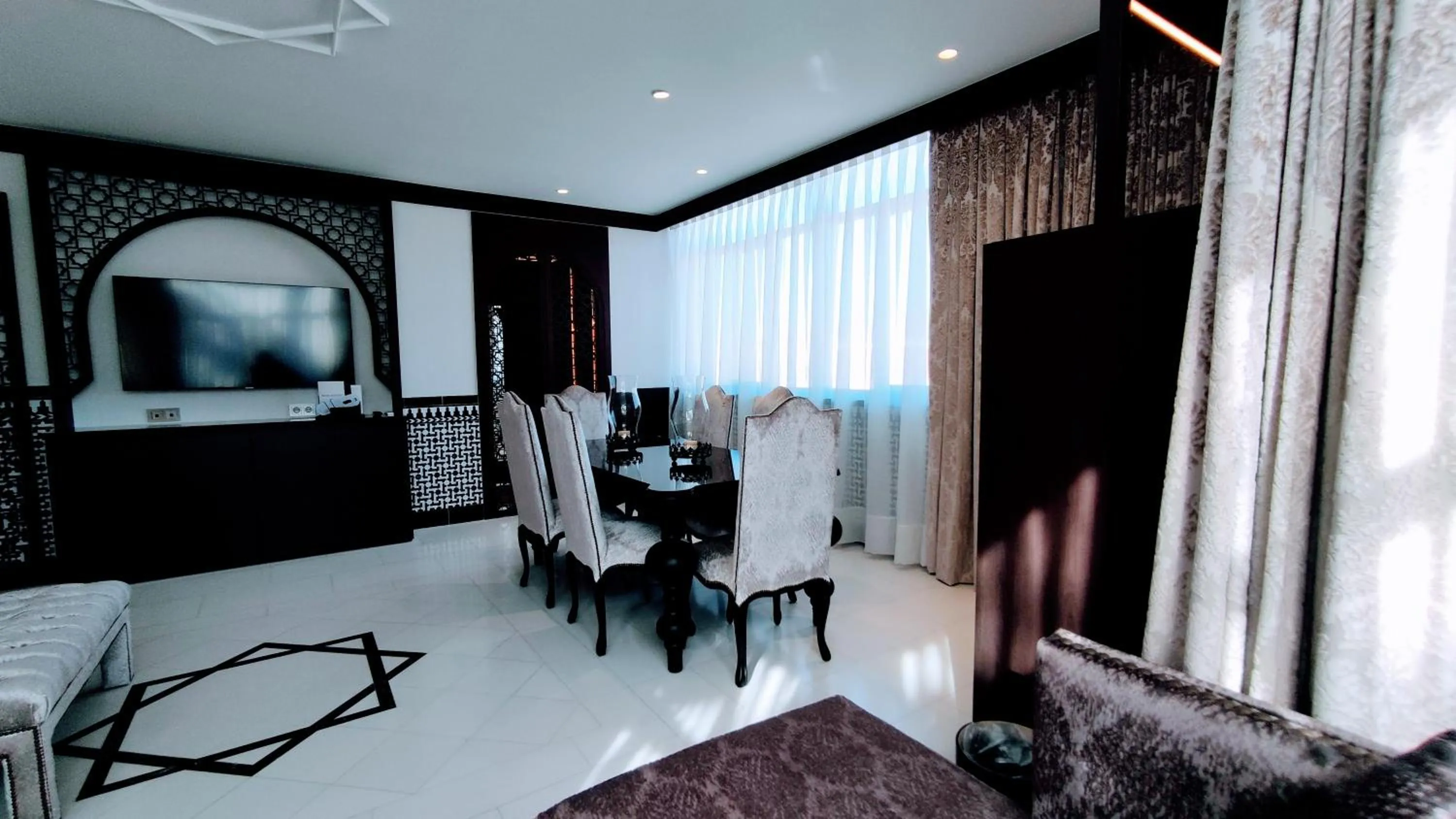 TV and multimedia in Hotel Saray