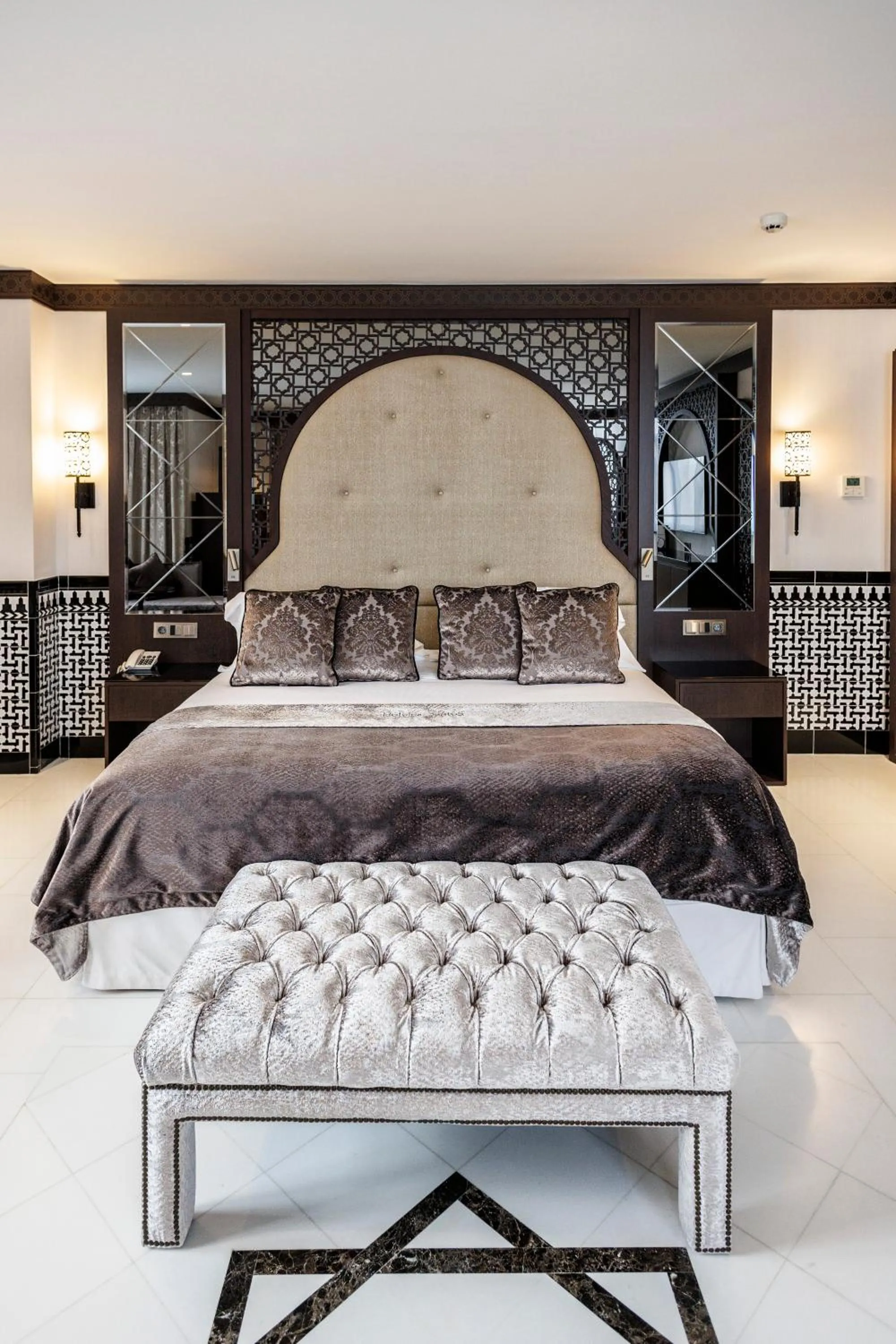 Bedroom, Bed in Hotel Saray