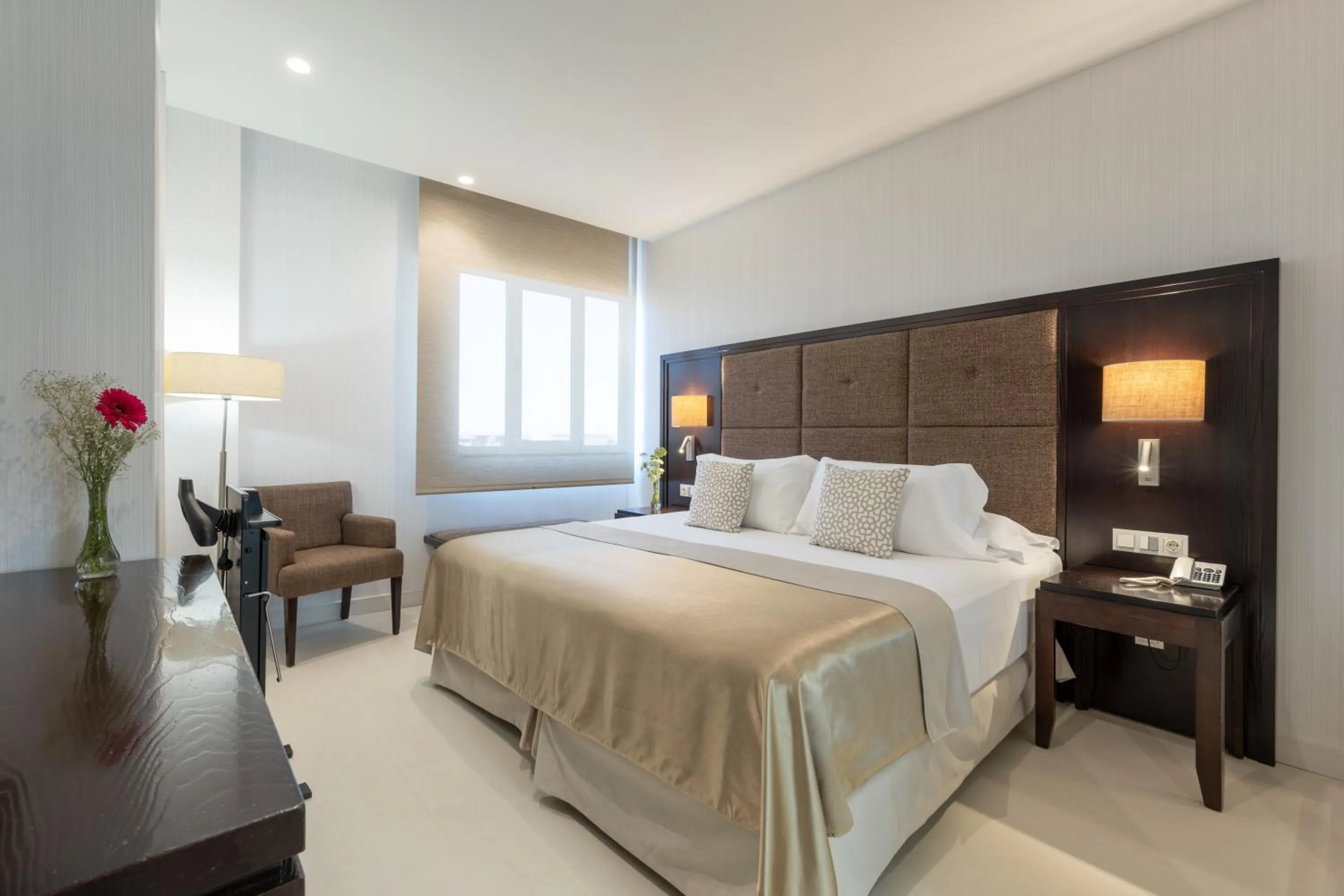 Photo of the whole room, Bed in Hotel Saray