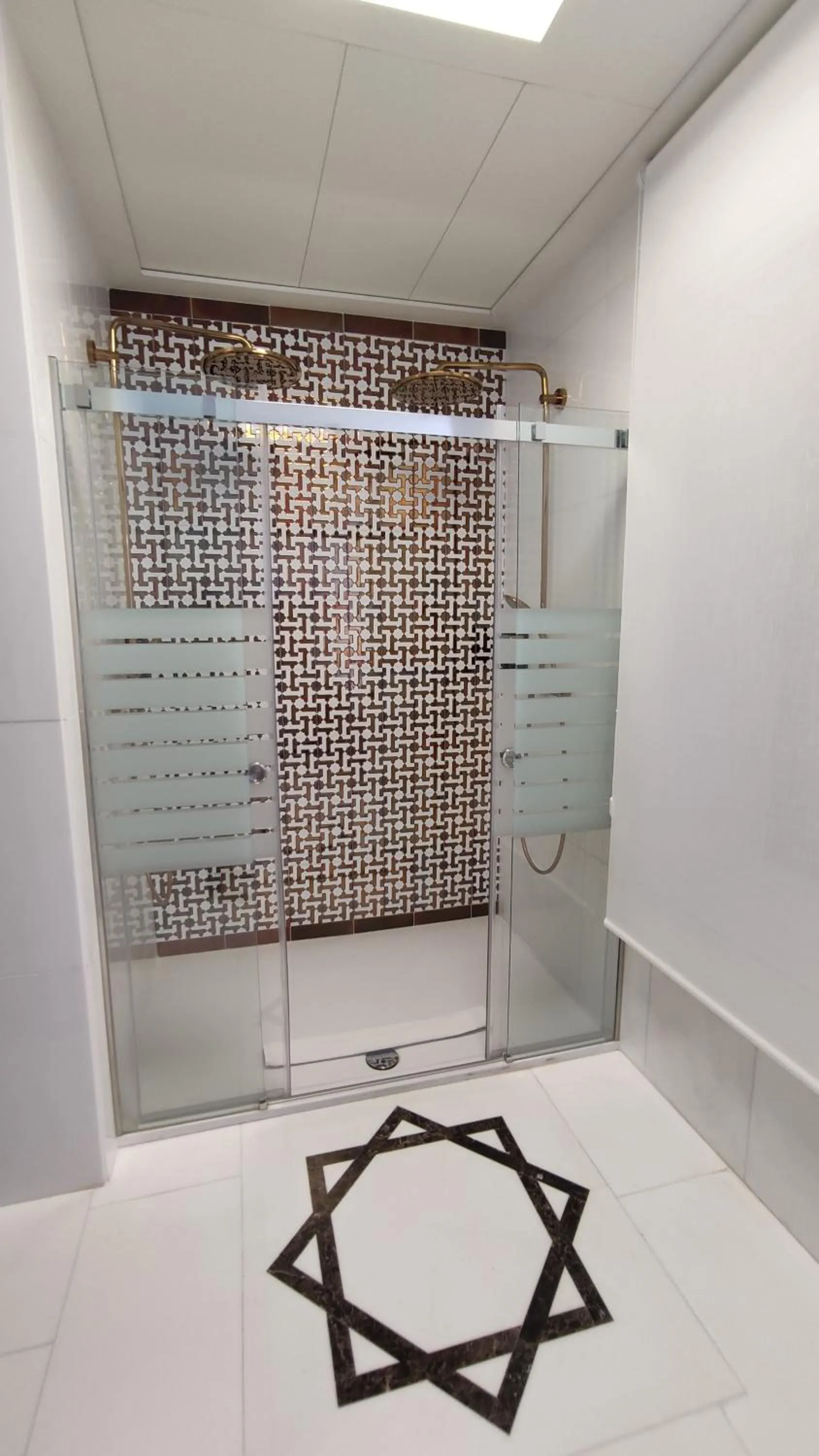 Shower in Hotel Saray