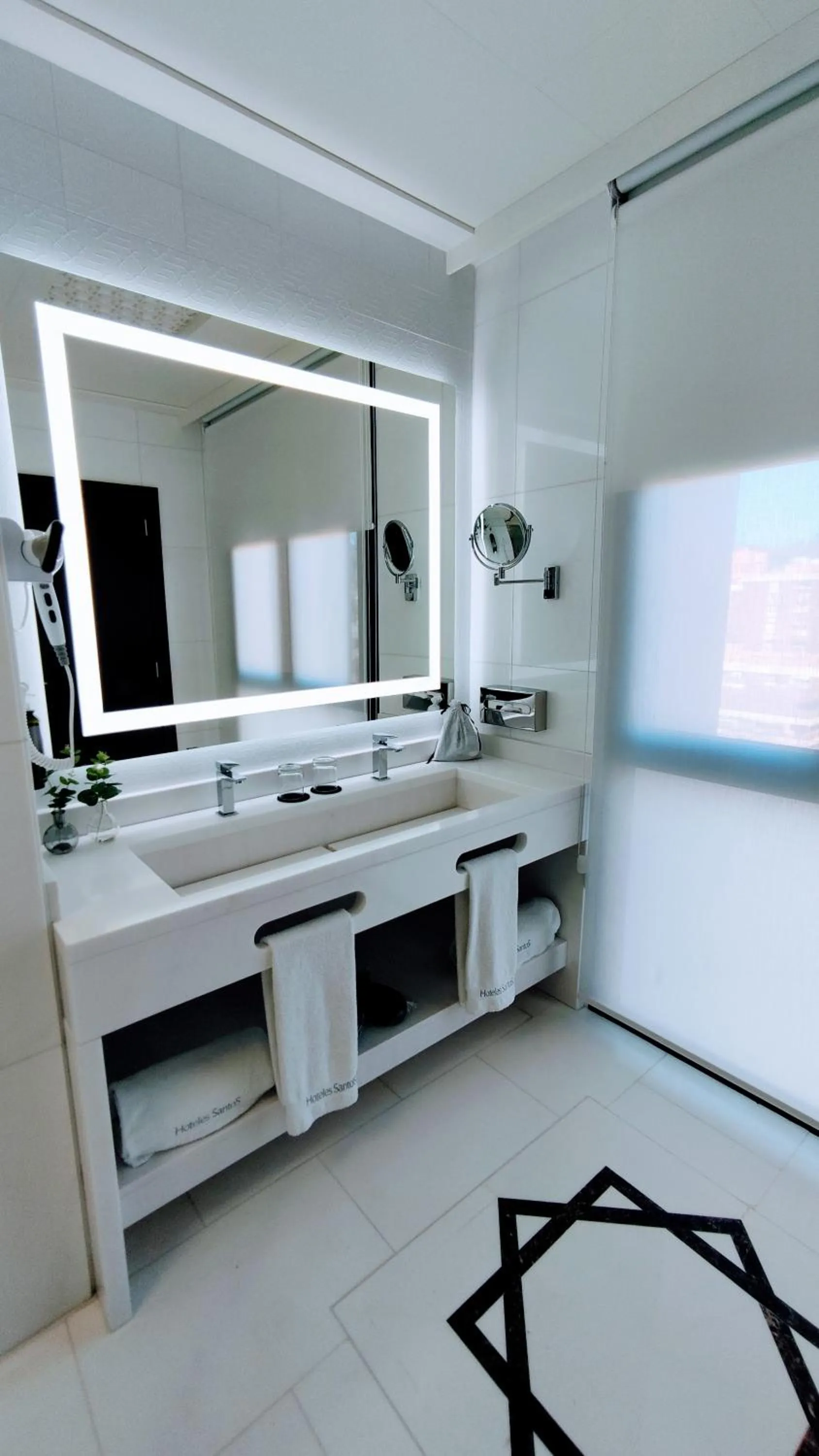 Bathroom, Bed in Hotel Saray