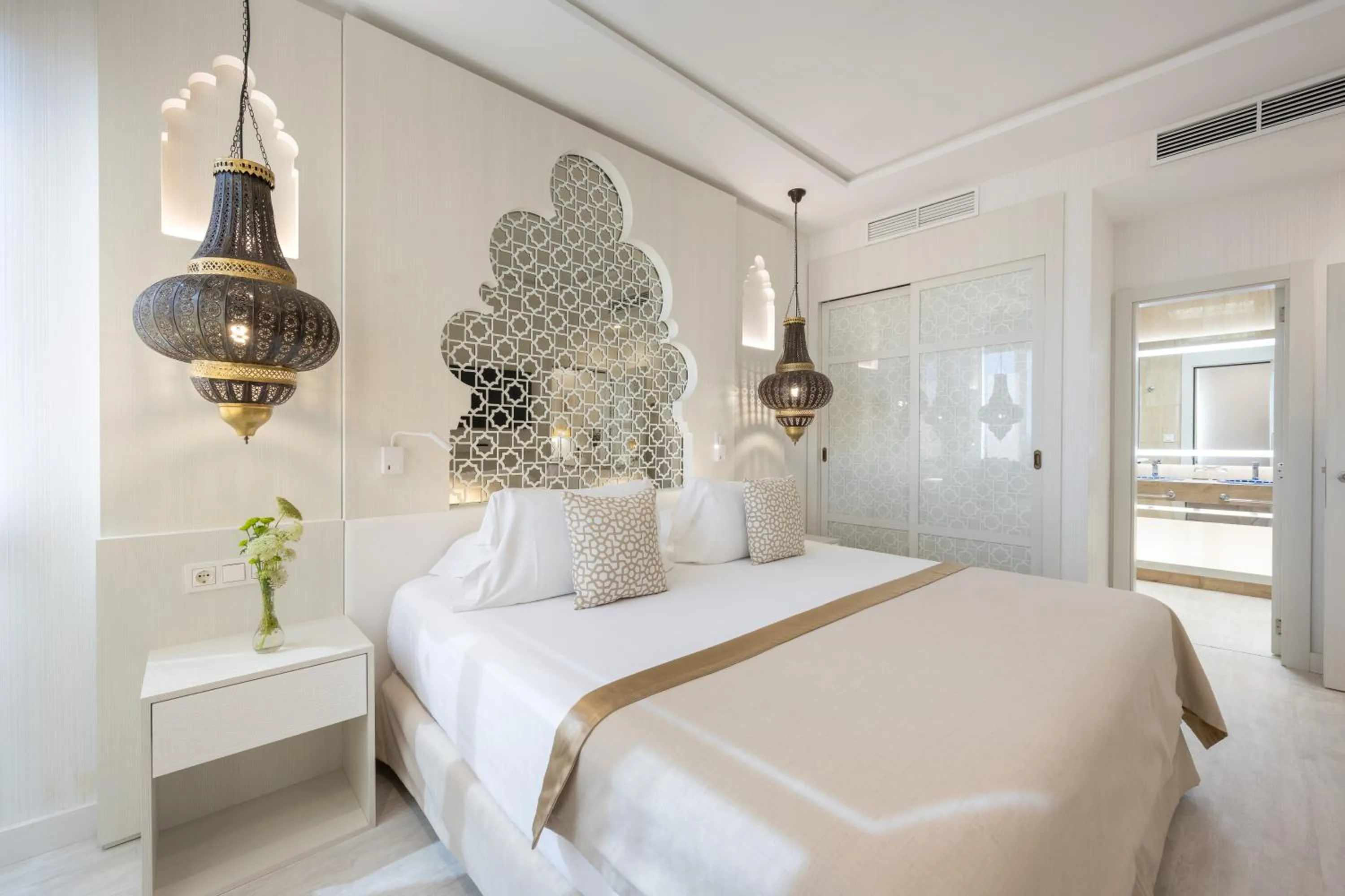 Photo of the whole room, Bed in Hotel Saray