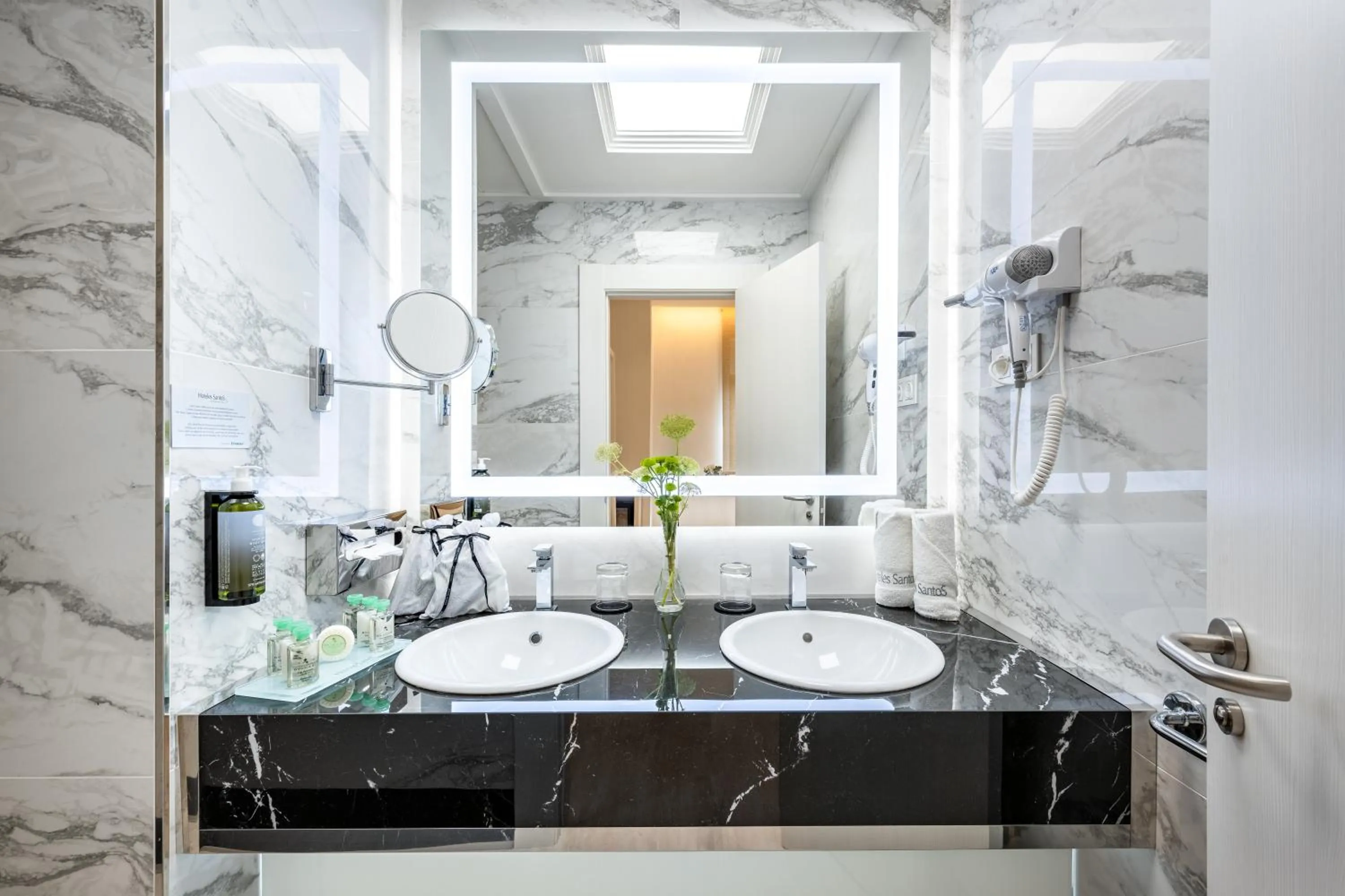 Shower in Hotel Saray