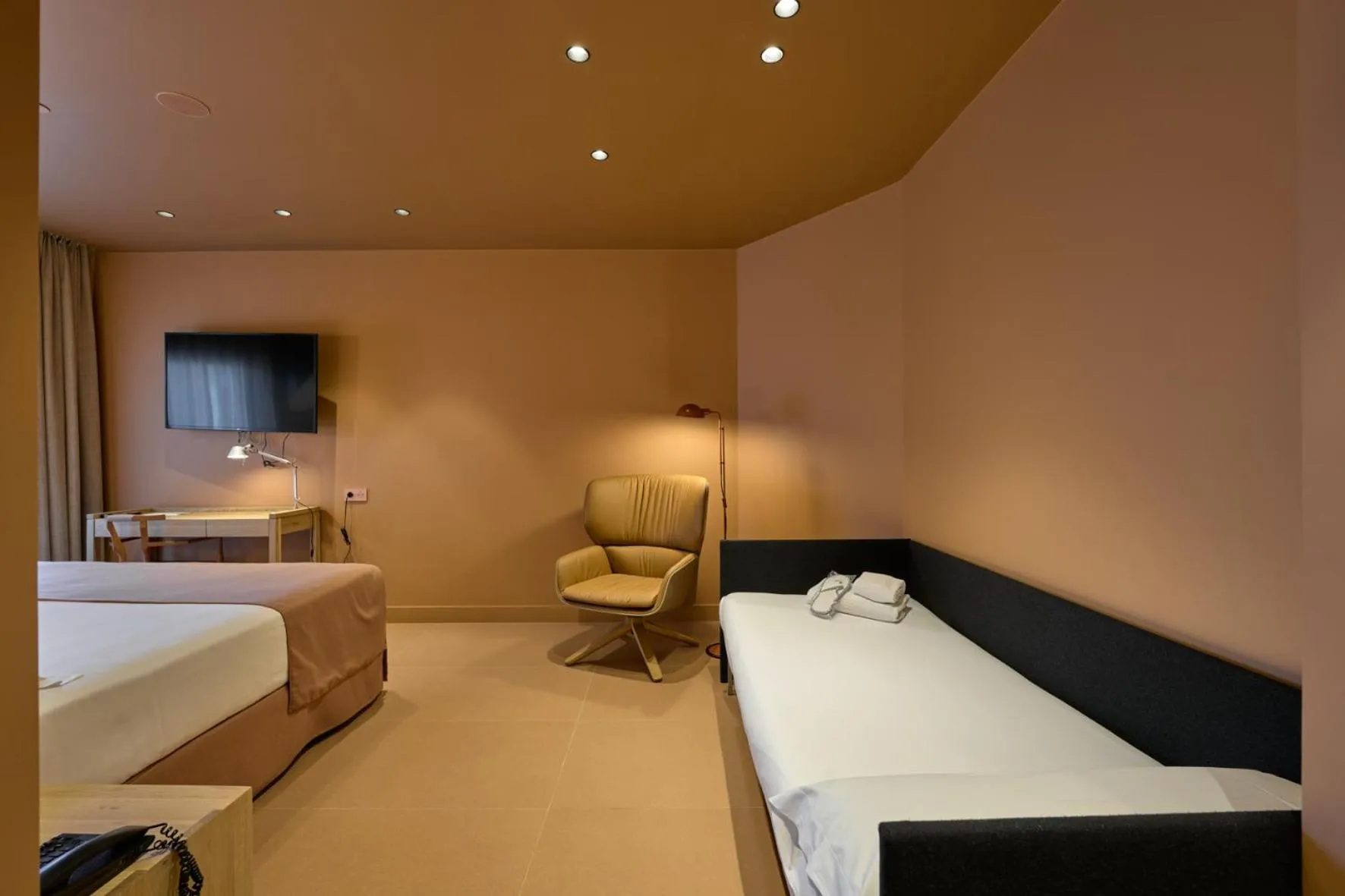 Photo of the whole room, Bed in Barcelona Princess