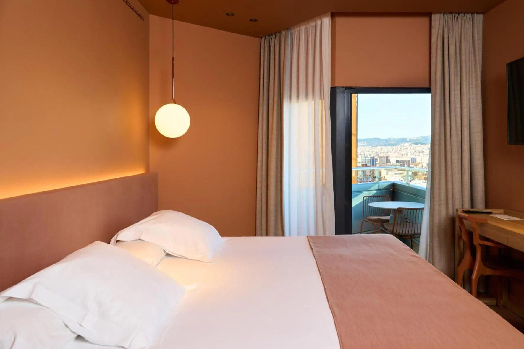 Photo of the whole room, Bed in Barcelona Princess