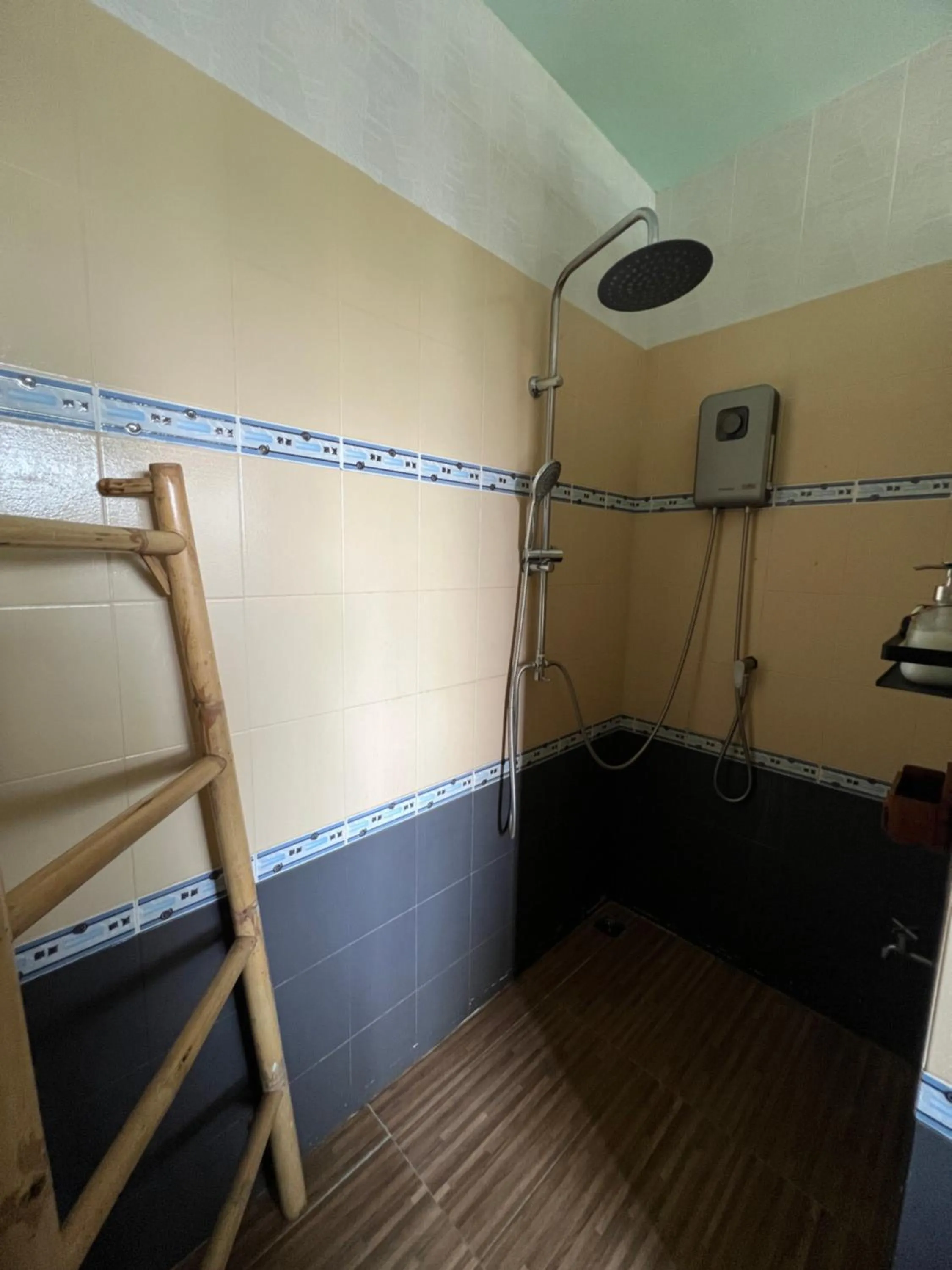 Shower, Bed in Sense Asia