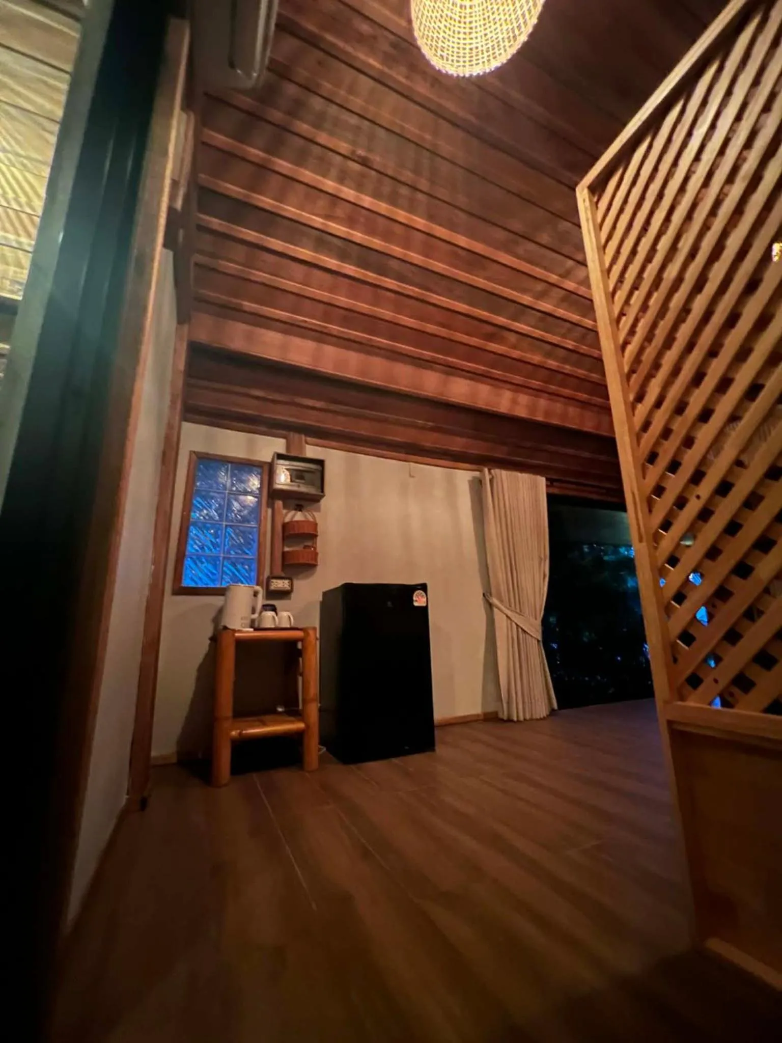 Photo of the whole room in Sense Asia