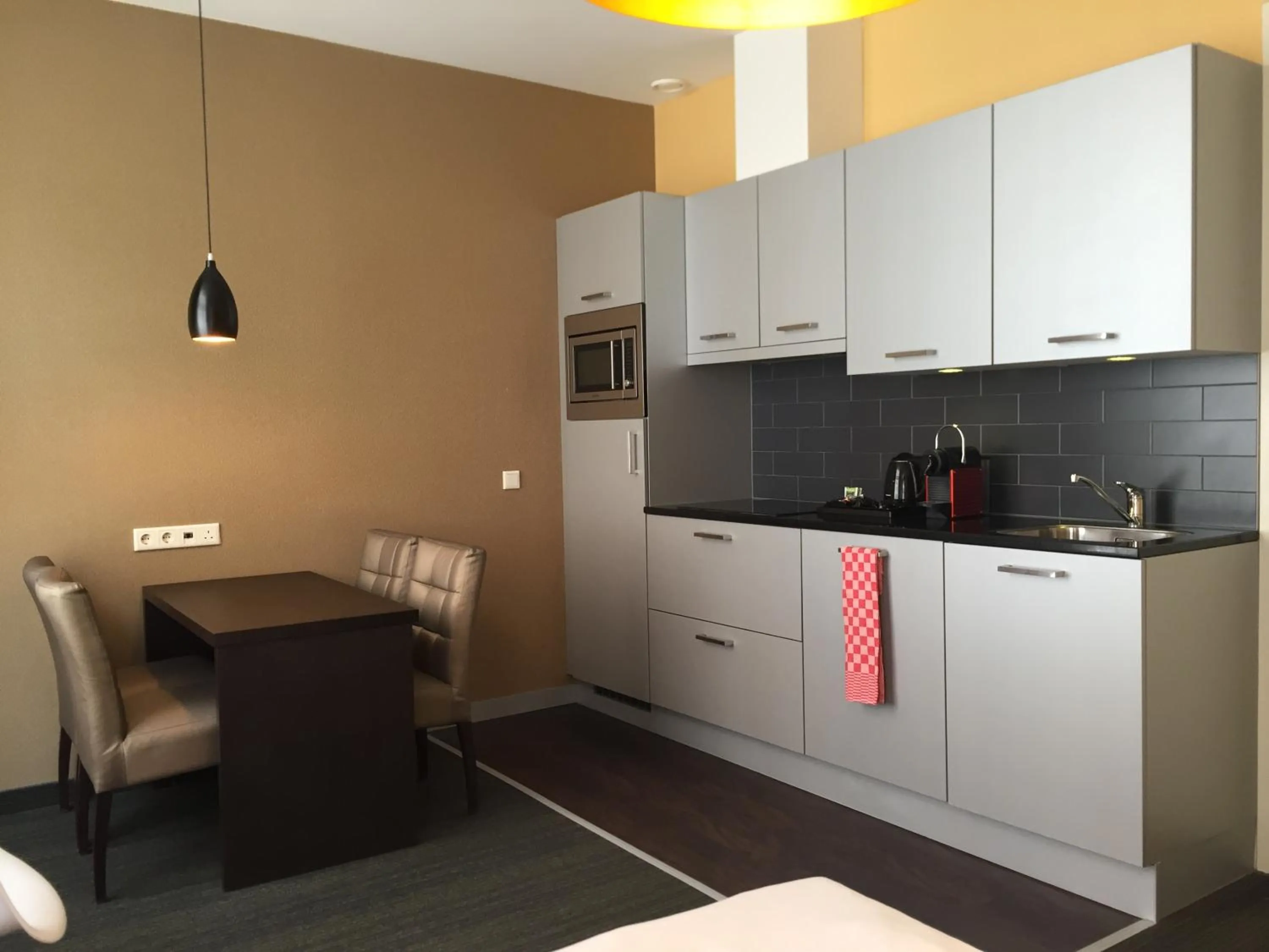 Kitchen or kitchenette in Golden Mansion Apartment Hotel