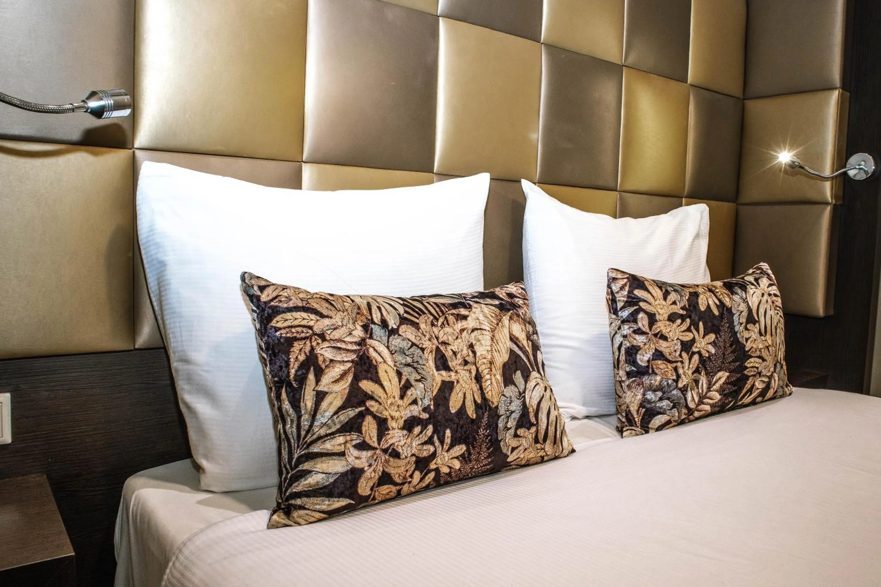 Bed in Golden Mansion Apartment Hotel