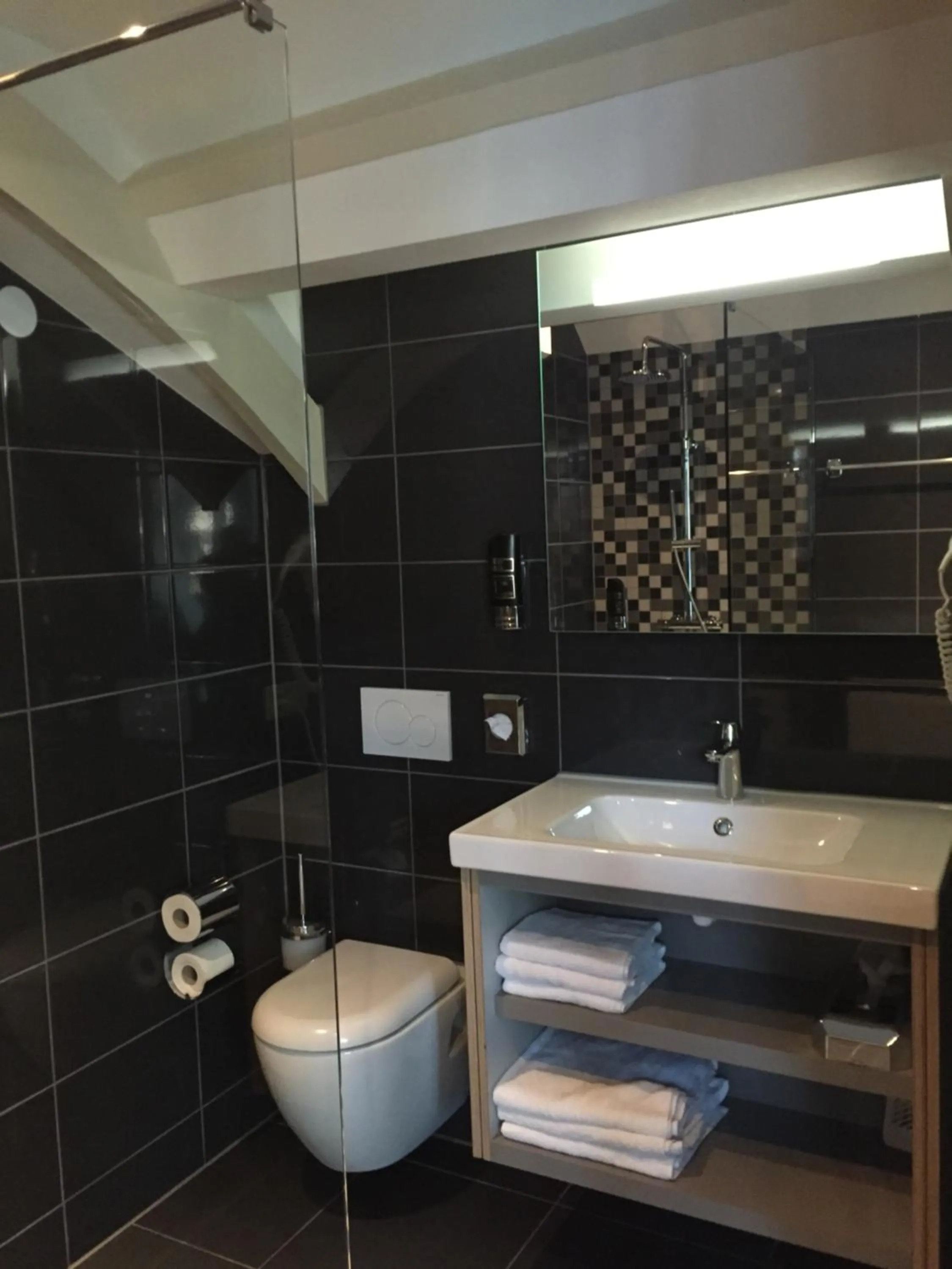 Bathroom in Golden Mansion Apartment Hotel