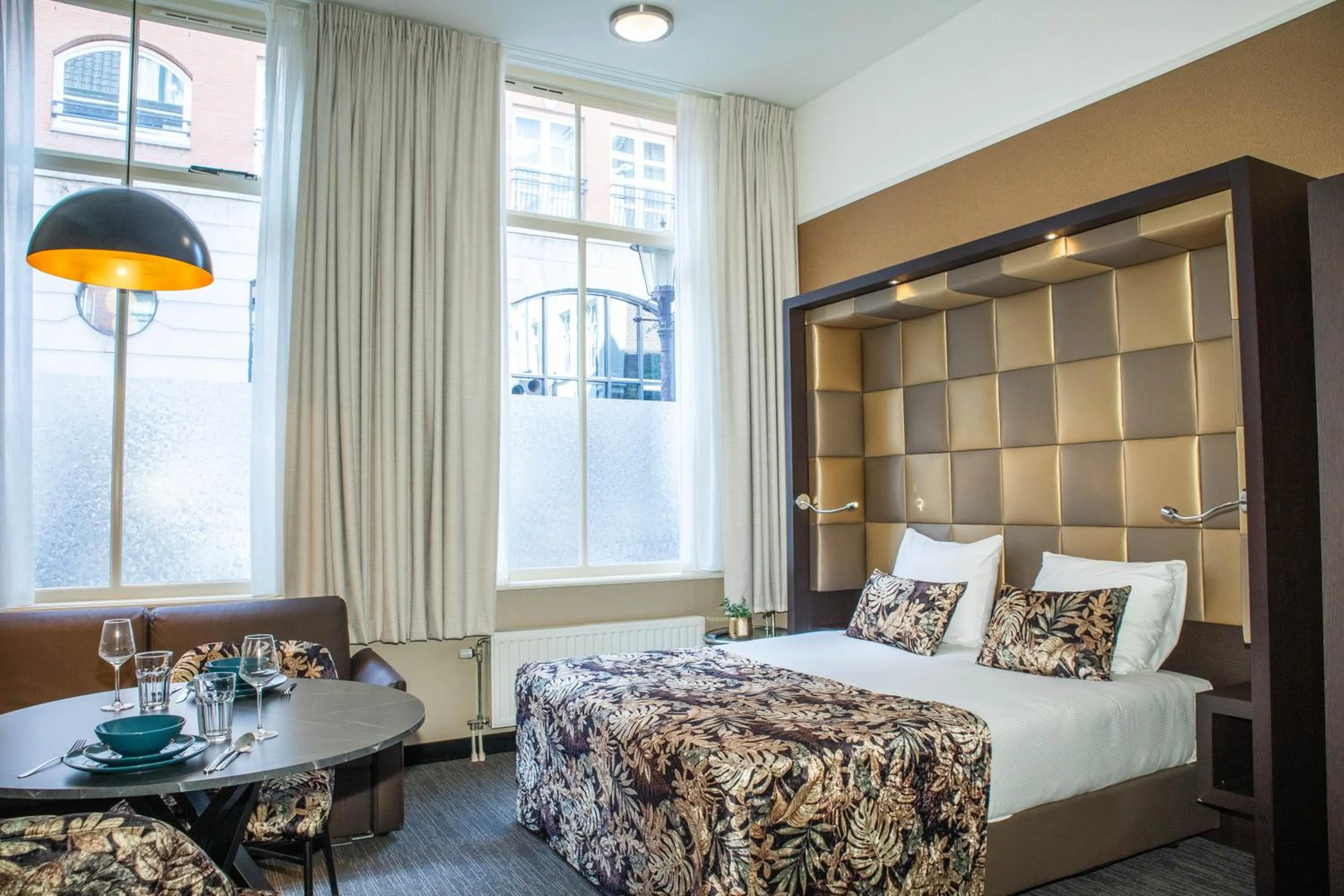 Photo of the whole room, Bed in Golden Mansion Apartment Hotel